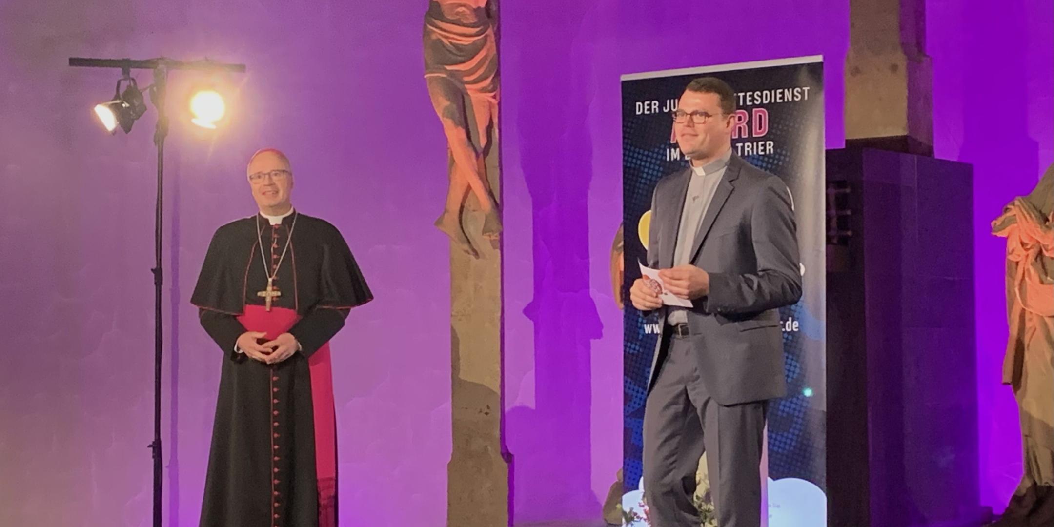 Die Preisverleihung und der Gottesdienst mit Bischof Ackermann und Domvikar Tim Sturm wurden live aus Trier gestreamt. Foto: Bistum Trier/Stefan Weinert