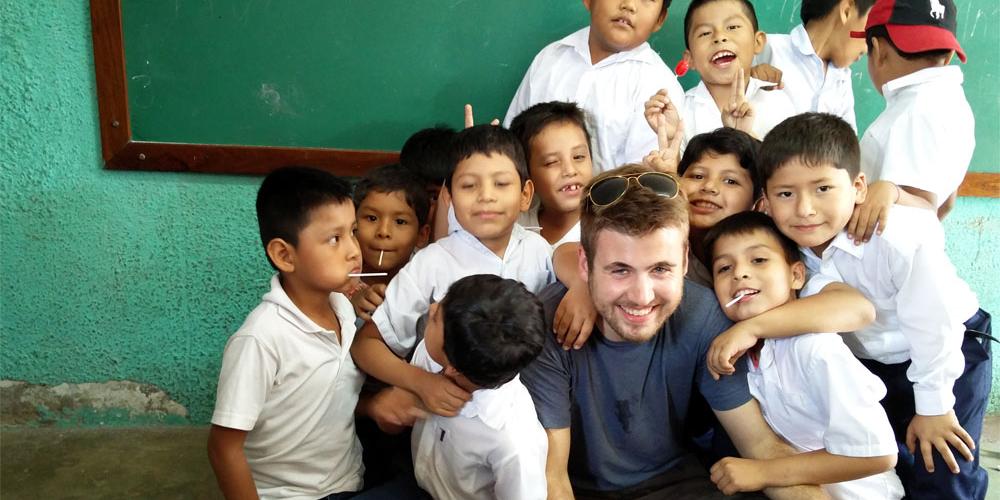 Julian Hanowski mit Schülern der zweiten Klasse, Colegio Martin Sappl, Santa Cruz de la Sierra Bolivien