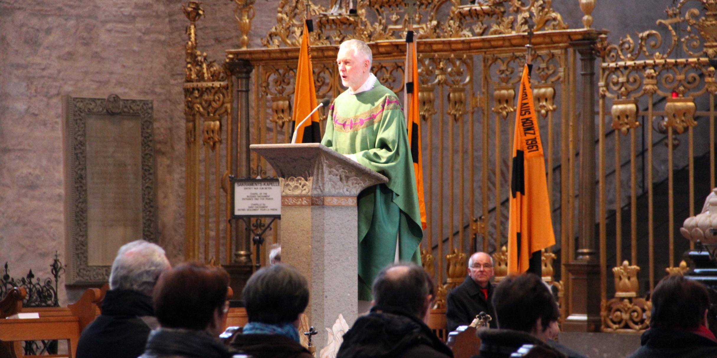 Bundespräses Johannes Stein bei der Predigt im Trierer Dom.