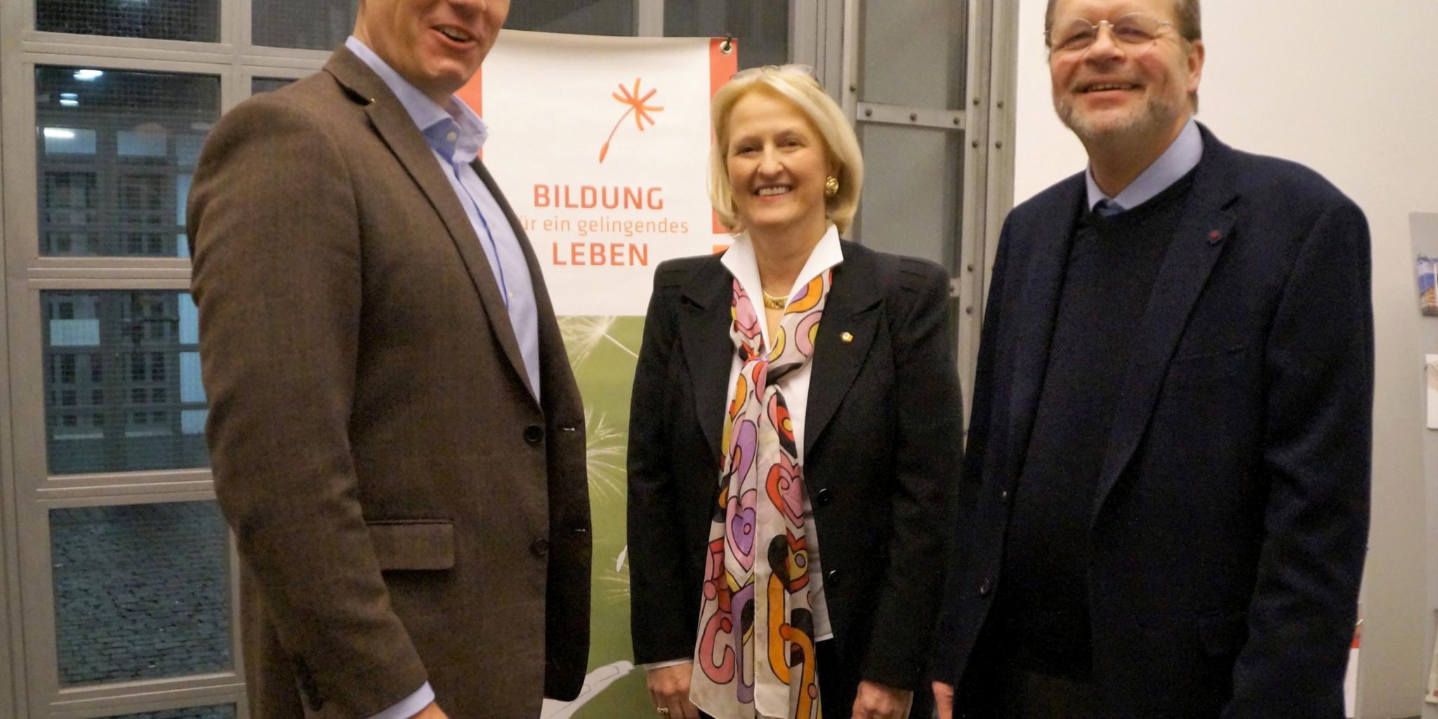 Thomas Berenz, Katharina Zey-Wortmann und Dr. Michael Thomas (vlnr.)
