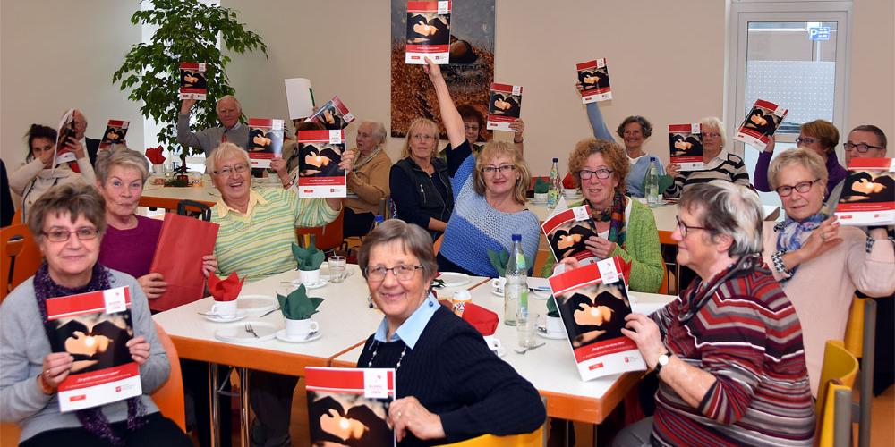 Alle Autorinen und Autoren erhielten einen Sammelband mit den eingereichten Aufsätzen