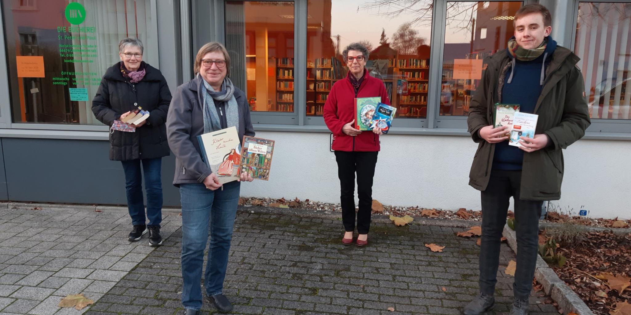 Irmtraud Setzen, Dr. Gisela Janski, Rita Lillig (Leiterin der KÖB), Jonas Philippi (v. links). Foto: Georg Hennes