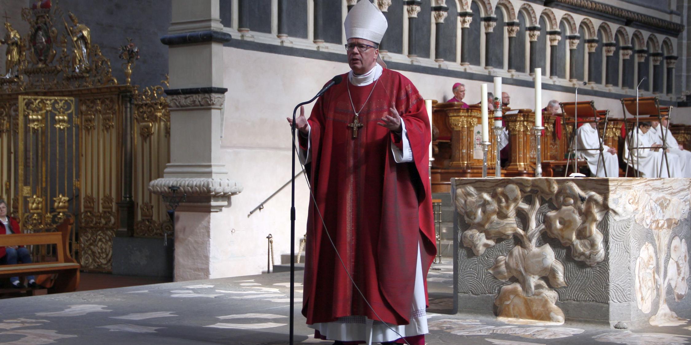 Bischof Stephan Ackermann an Karfreitag 2019 im Trierer Dom