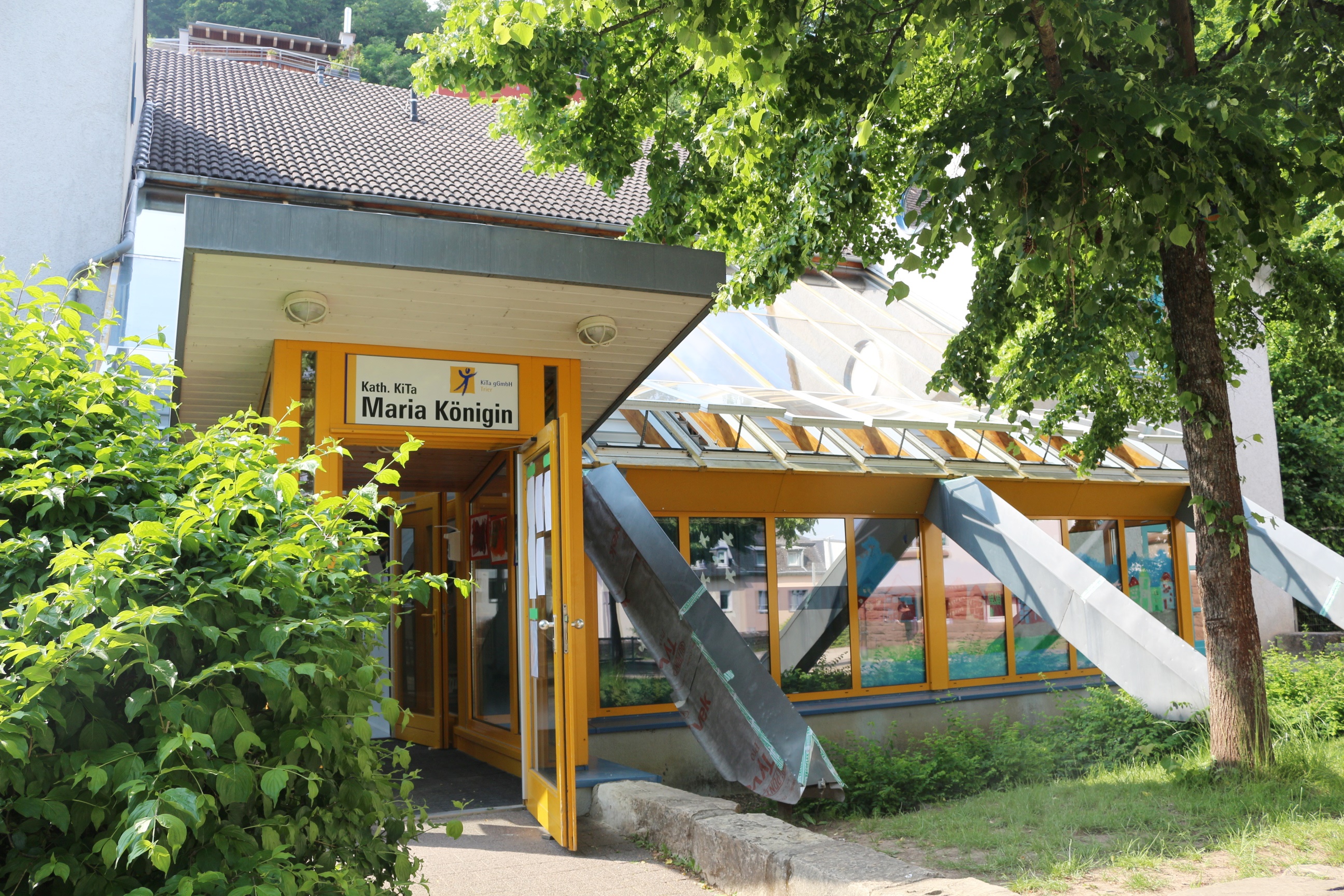 Die Kita liegt im Stadtteil Trier-Pallien. 80 Prozent der Kinder haben einenMigrationshintergrund. Wichtig ist der Kita deshalb unter anderem die Sprachförderung