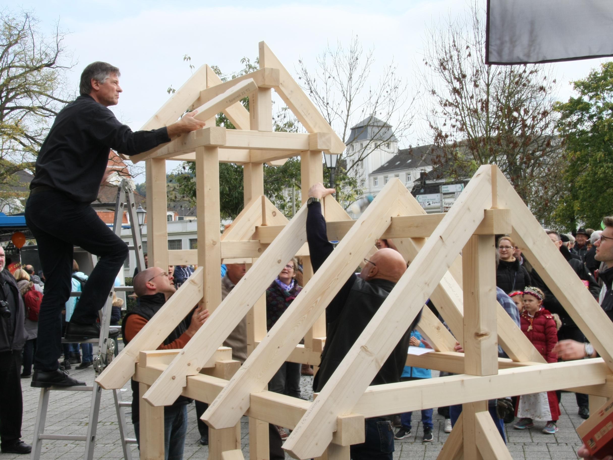 Die Teams beim 'Kirchbau'
