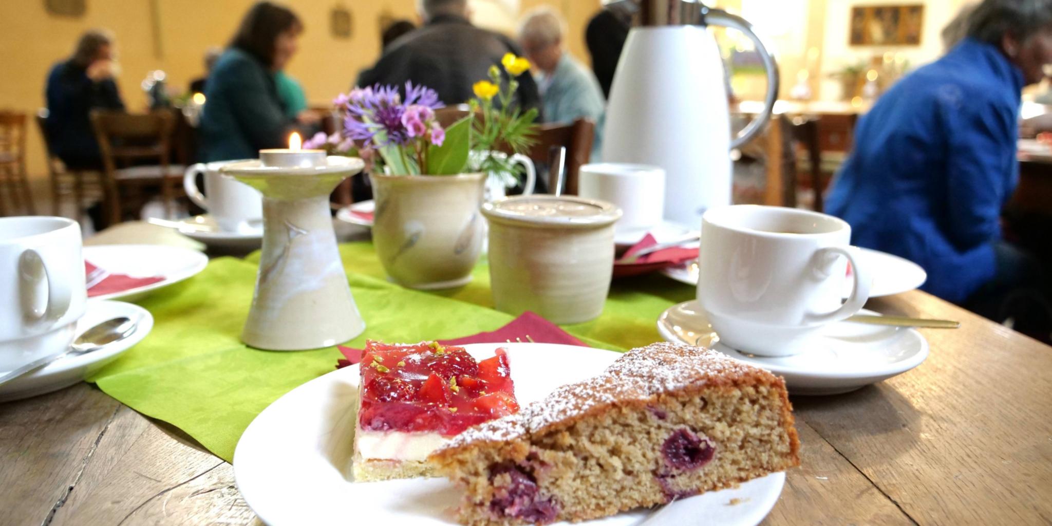 Bei Kaffee und Kuchen sind alle willkommen. Foto: Gordon Hiller