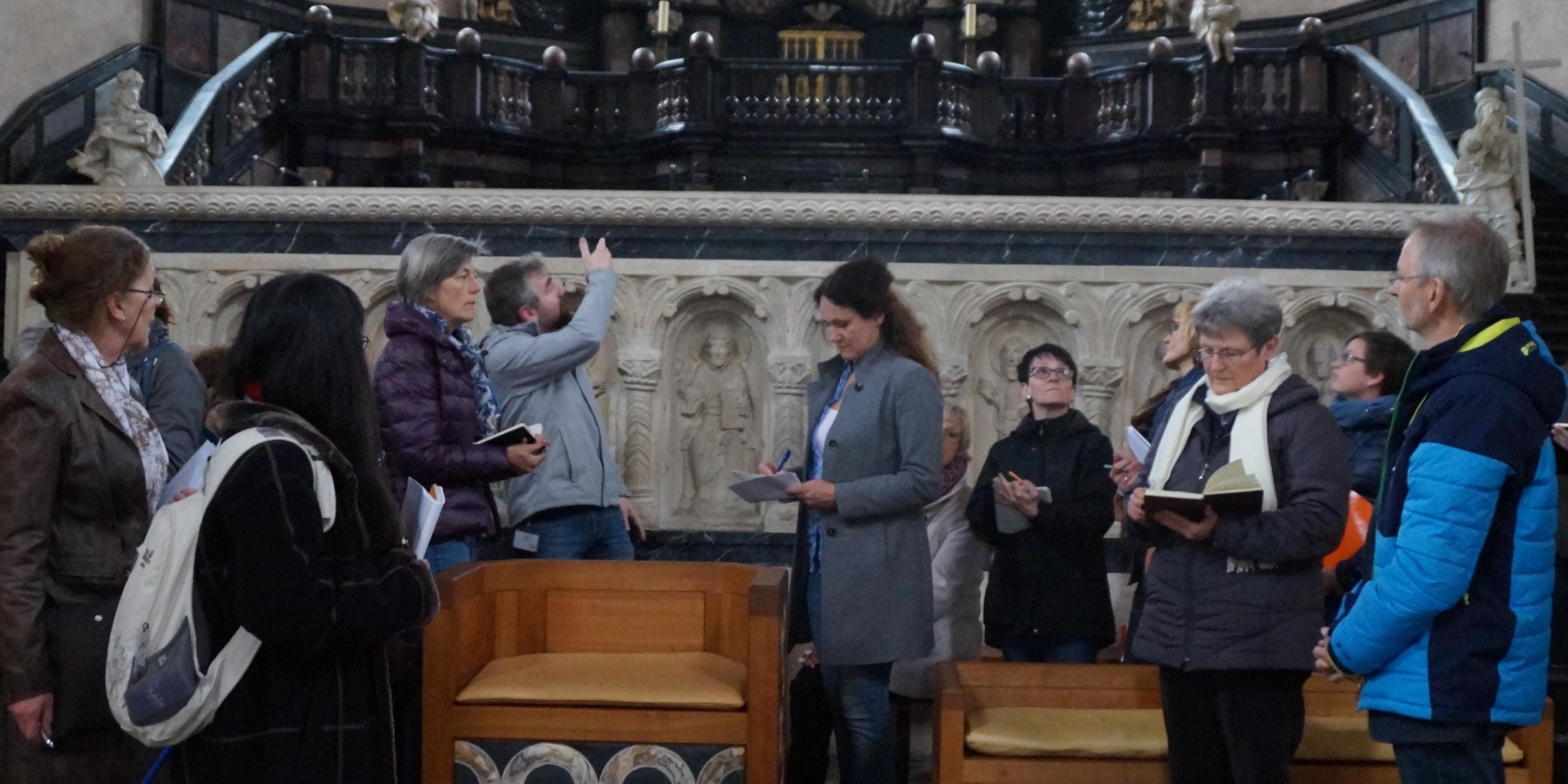 Natürlich gehört auch ein intensiver Rundgang durch den Dom zur Ausbildung.