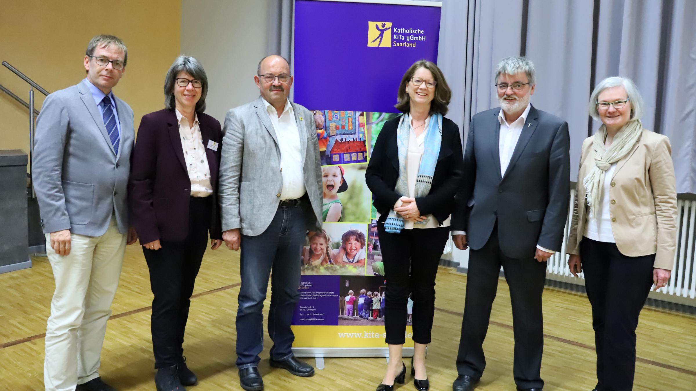 Die Aufsichtsratsmitglieder: Georg Binninger, Angela Thelen, Heribert Schmitt, Mechthild Schabo, Pfarrer Franz-Josef Werle und Silke Barth (vlnr.)