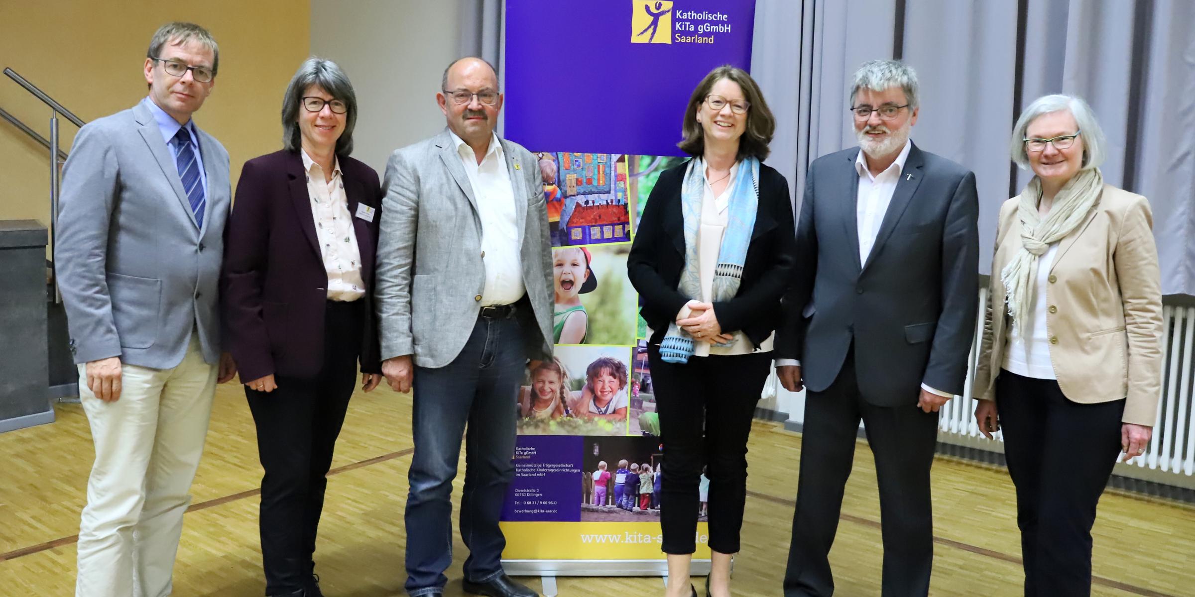 Die Aufsichtsratsmitglieder: Georg Binninger, Angela Thelen, Heribert Schmitt, Mechthild Schabo, Pfarrer Franz-Josef Werle und Silke Barth (vlnr.)