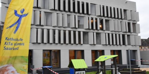 Die denkmalgeschützte frühere Kirche Christkönig in Saarlouis - umgenutzt zur Kita