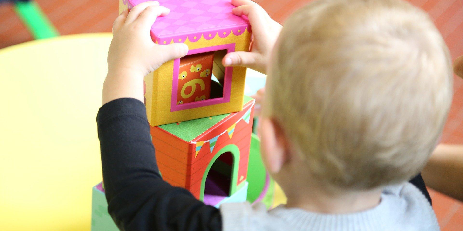 Maria Iuhos fühlt sich wohl im Haus Tobias. Die Kinder in ihrer Gruppe sind die Jüngsten der Einrichtung.