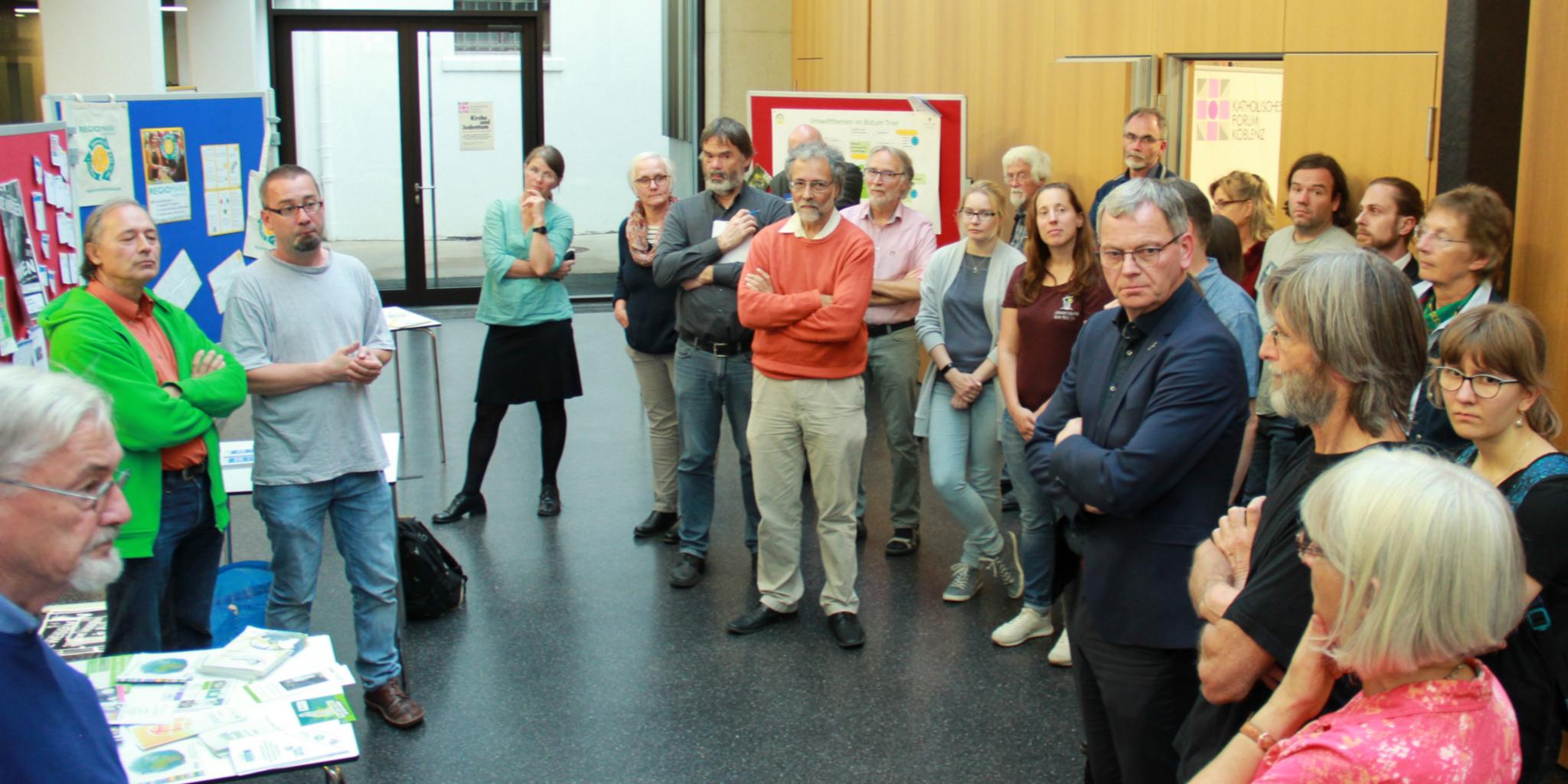 Die verschiedenen Initiativen stellten sich im Foyer des Gymnasiums vor