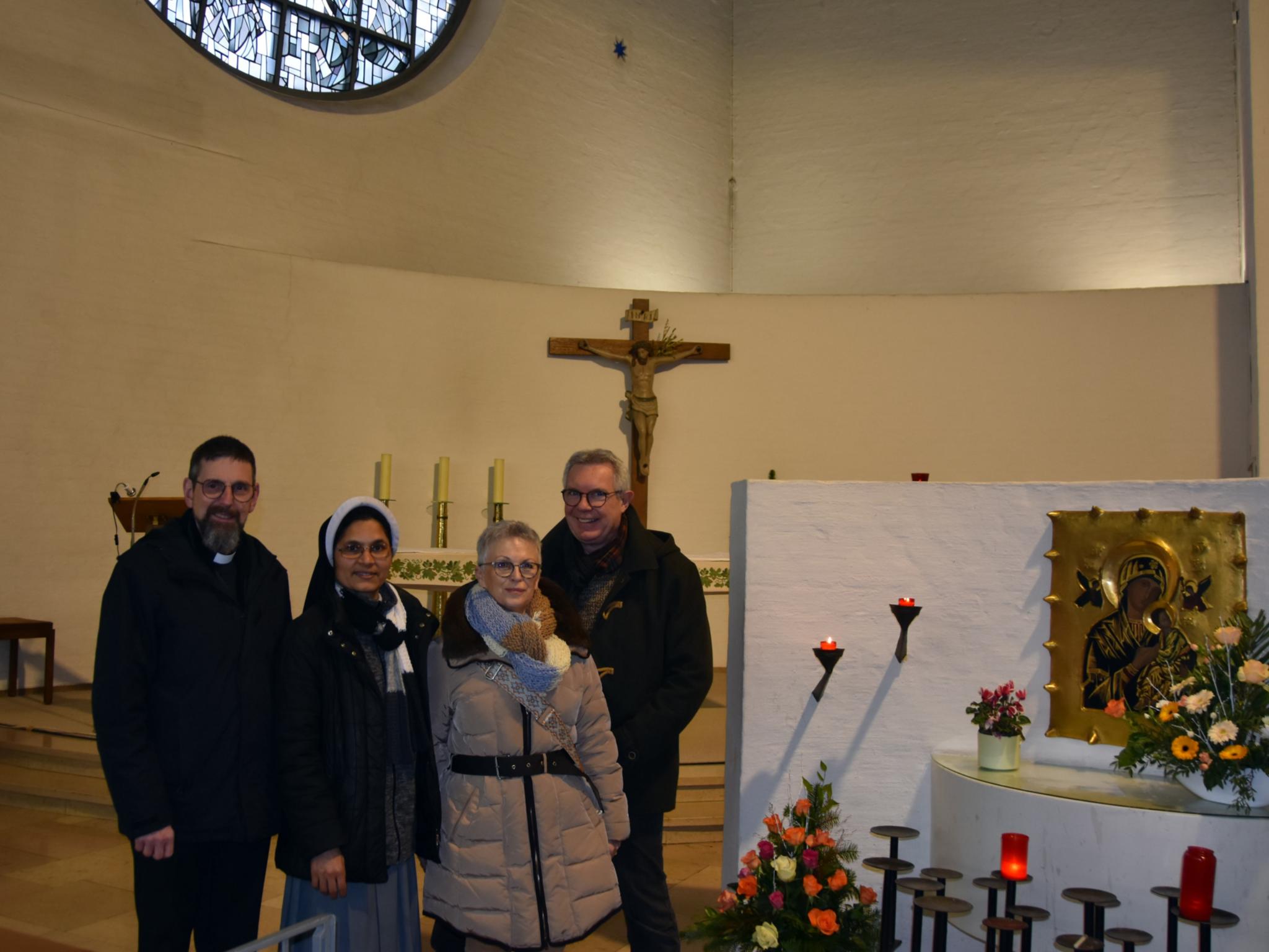 Pastor Hans Georg Müller, Oberin Schwester Mercy, Dorothee Berntsdorf und Michael Berntsdorf (von links). Foto: Ute Kirch