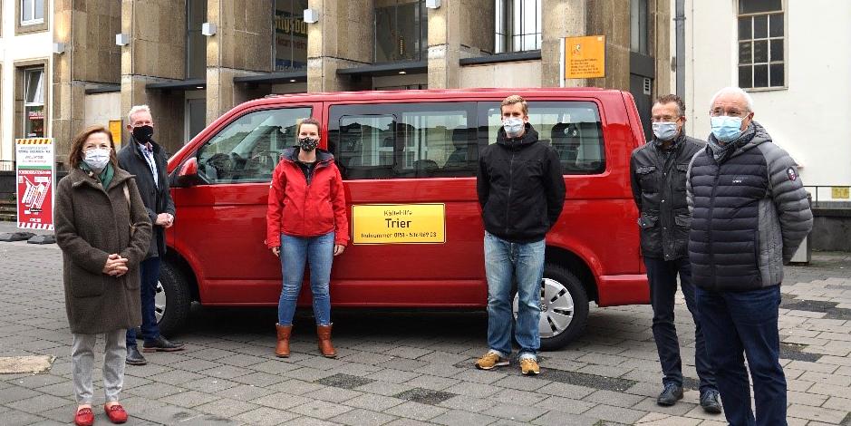 Bildunterschrift (vlnr.): Elvira Garbes, Sozialdezernentin der Stadt Trier; Reinhold Bittner, Abteilungsleiter Integration und Wohnen des Caritasverband Trier e.V. Isabel Endres, Streetworkerin des Caritasverband Trier e.V.; Lars Frankfurter, Streetworker der Stadt Trier, Hans-Werner Meyer, Amt für Soziales und Wohnen; Dr. Gerd Lenninger, Vorsitzender der Kostka-Stiftung (Foto: Caritasverband Trier)