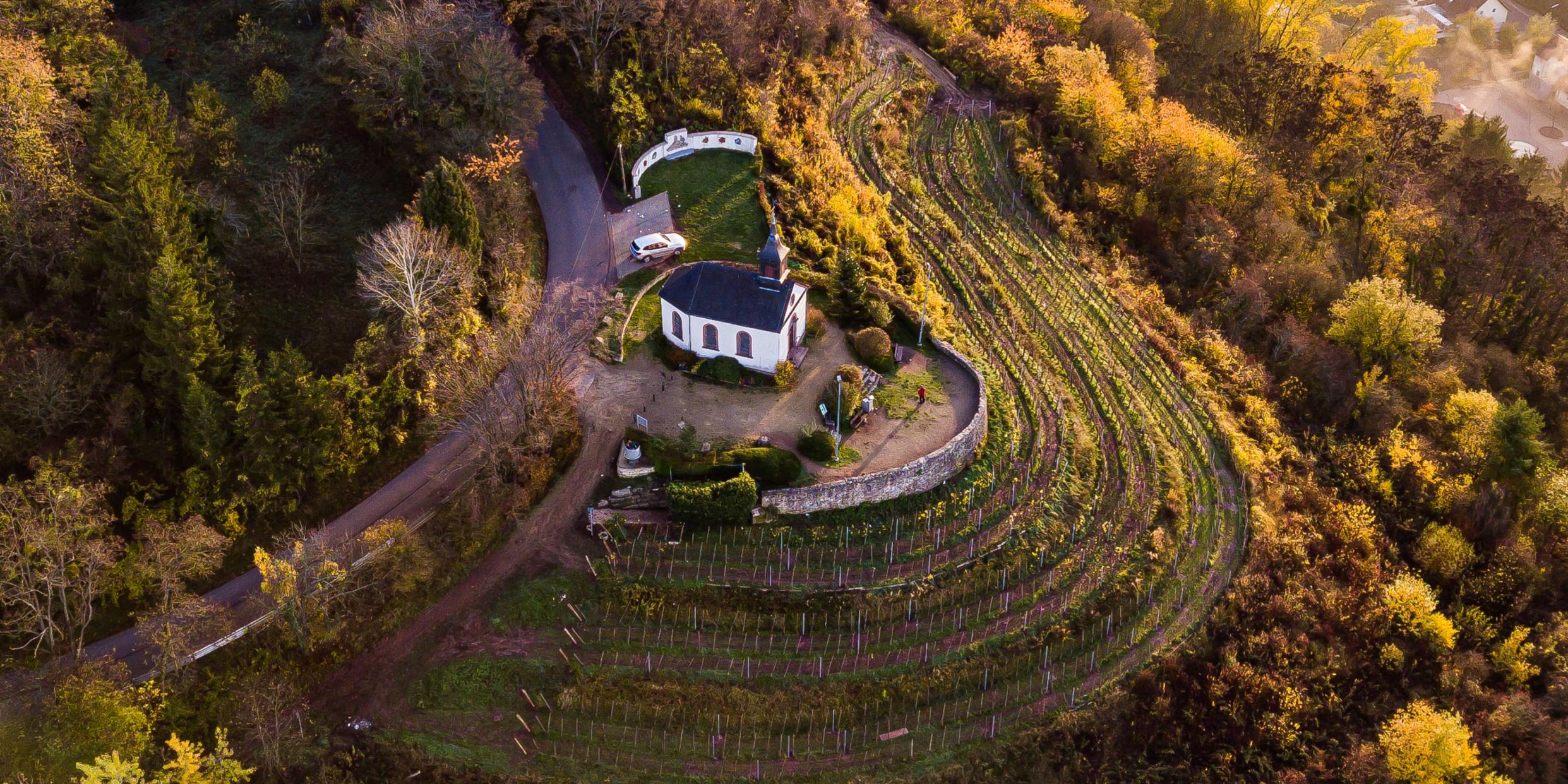 Zur Kreuzberg-Kapelle in Merzig führt der Pilgerweg. Foto: Rolf Ruppenthal/Bistum Trier