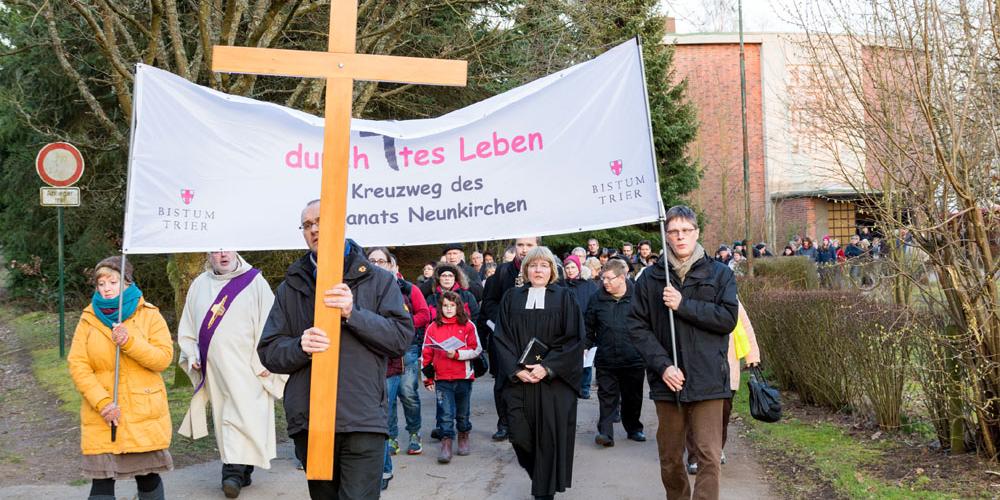 Diesmal führte der Ökumenische Kreuzweg durch Neunkirchens Oberstadt