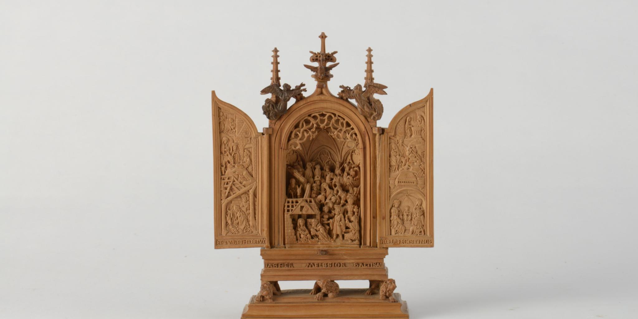 Miniaturschnitzerei: Flügelaltar mit Weihnachtsszenen, 16 cm hoch, 19. Jahrhundert, Fotograf: Markus Groß-Morgen