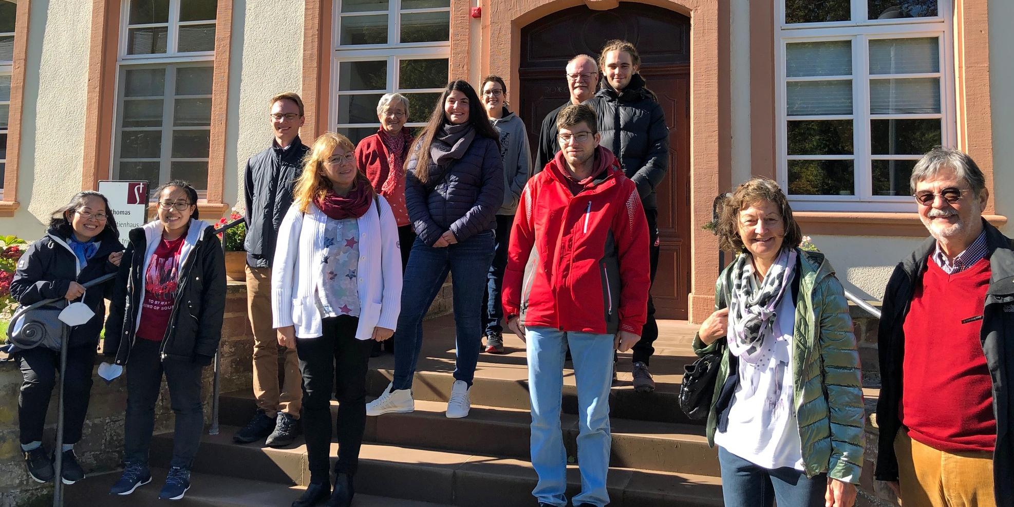 Die Teilnehmerinnen und Teilnehmer des Küster-Grundkurses in St. Thomas (Foto: Carsten Rupp)