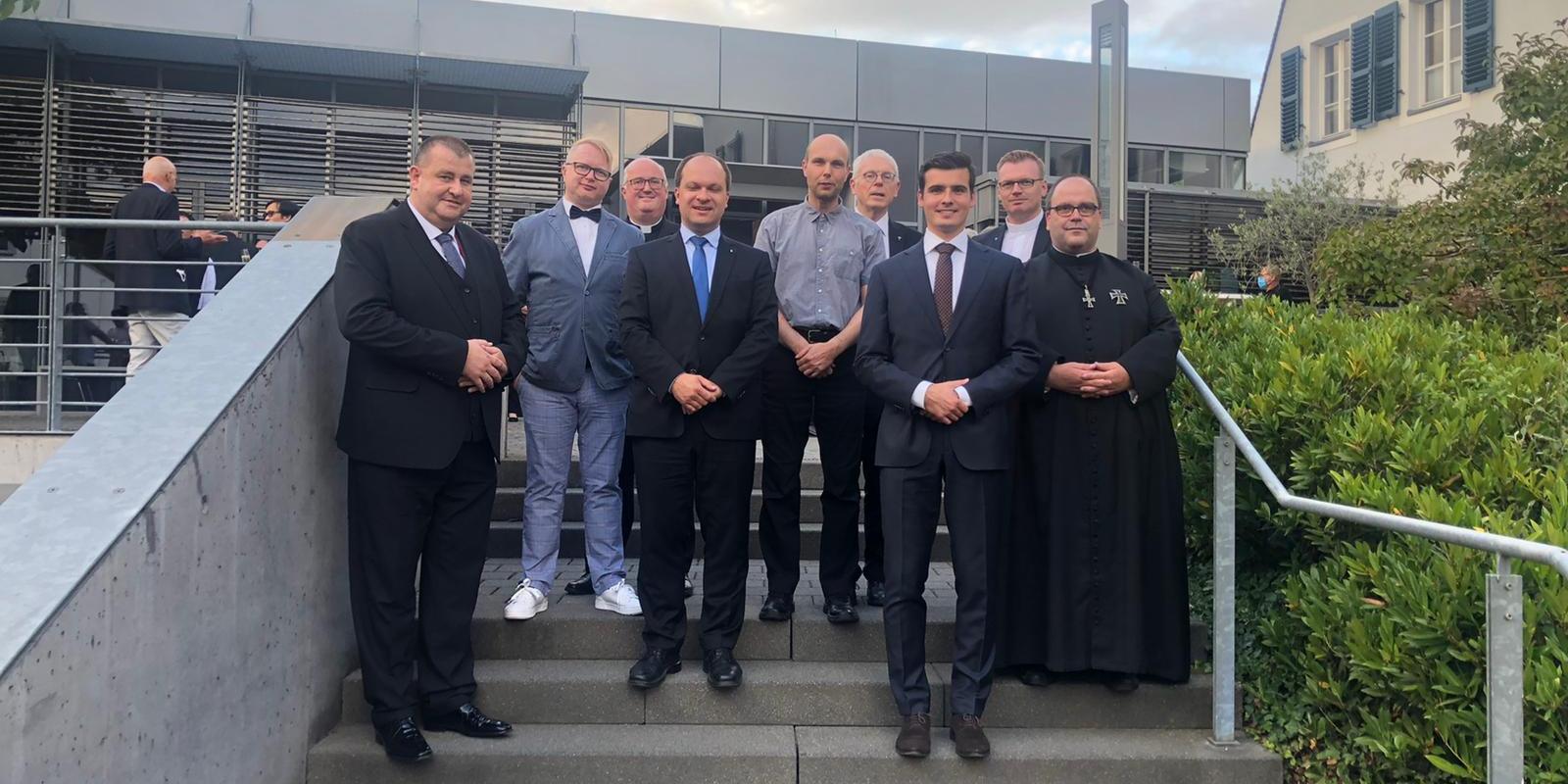 Die erfolgreichen Absolventen bei ihrer Verabschiedung (Foto: Thomas Porwol)