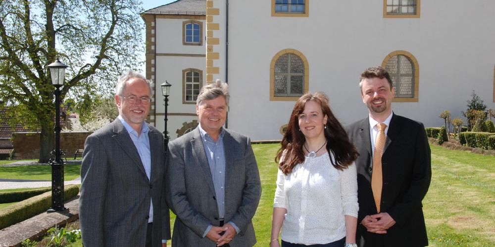 vlnr: Achim Linsen (Bistum Trier), Bernhard Britz und Sylivia Beaurepère (Lehrplankommission) und Jens Vollmar (Bildungsministerium) beim Treffen in Tholey