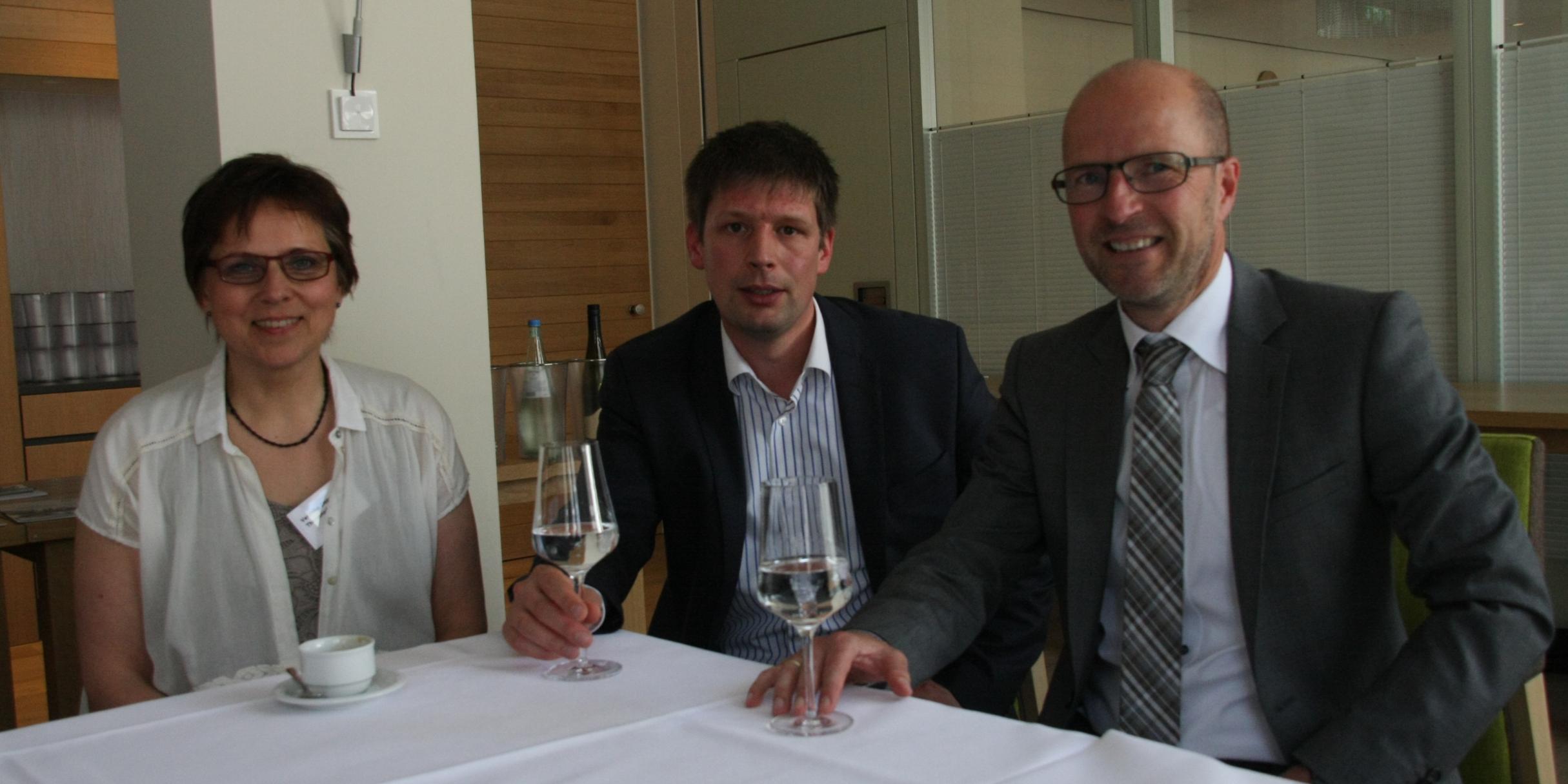 Referent Martin Uhl (Mitte) war Gast bei der Koblenzer 'Lunch Lecture'. Begrüßt wurde er von der Leiterin des Themenschwerpunktes Arbeit im Bistum Trier Veronika Ziegelmayer und dem Vorsitzenden der Diözesangruppe Koblenz des Bundes Katholischer Unternehmer Michael Scheidgen.