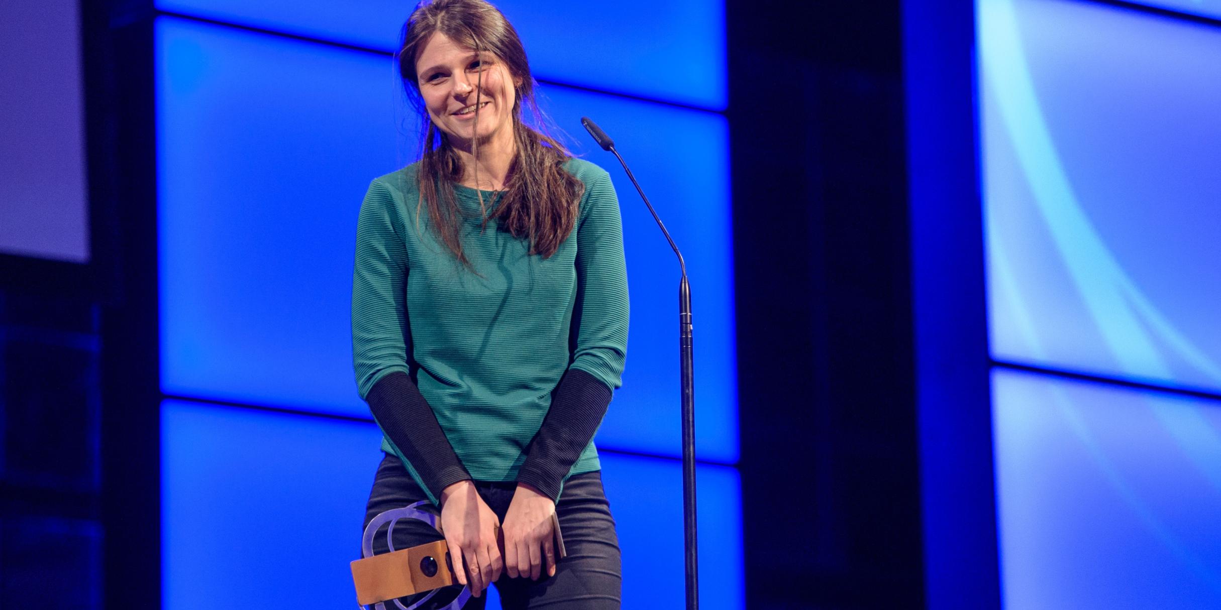 Die Gewinnerin Alexandra Balteanu bei der Preisverleihung. (Quelle: Oliver Dietzen)