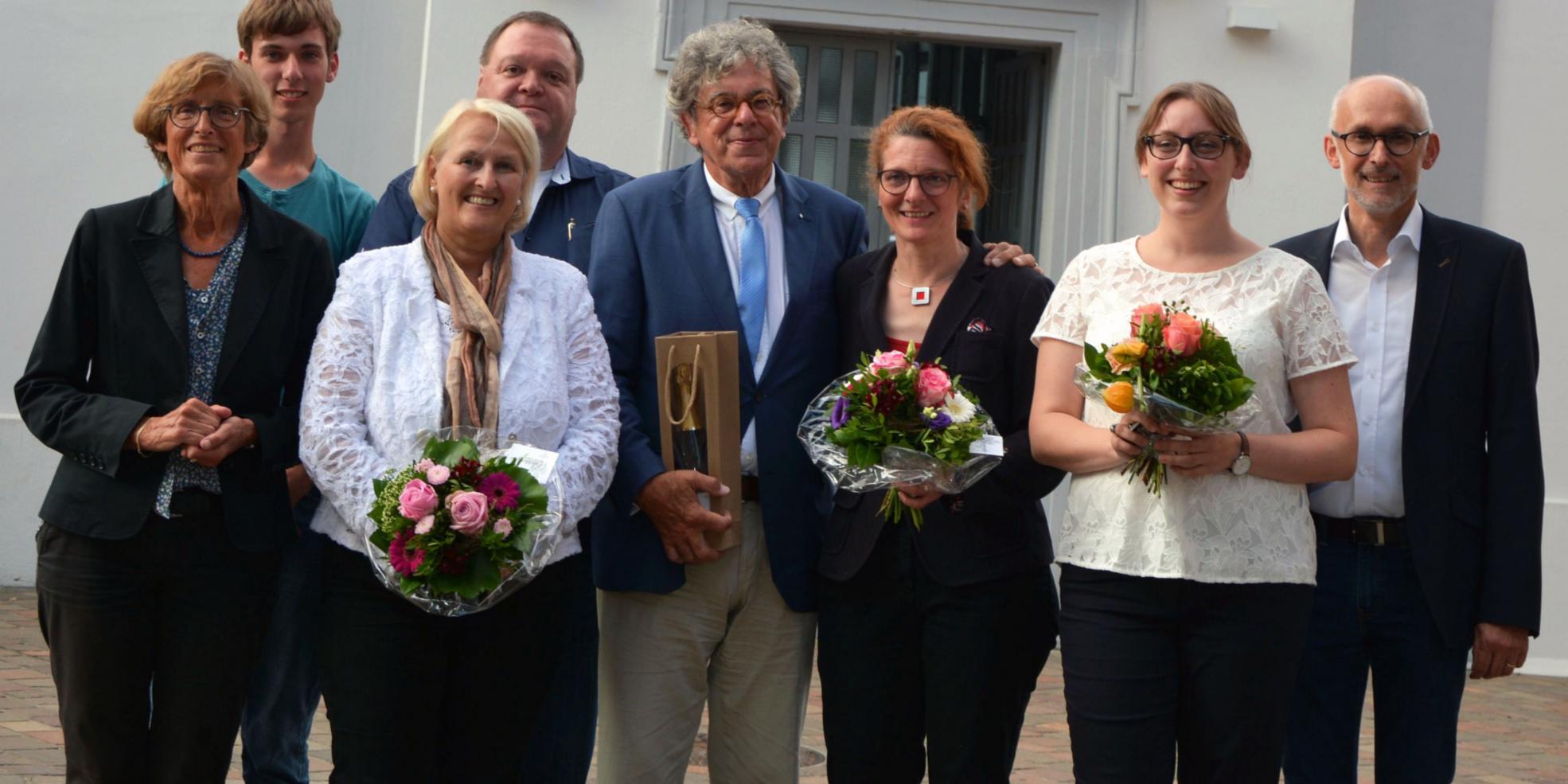 Der erste Vorstand des neuen Vereins (von links): Dorothee Bohr, Felix von Nell, Katharina Zey-Wortmann, Udo Fleck, Gilbert Haufs-Brusberg, Anette Köhler, Kirstin Mannhardt mit Museumsdirektor Markus Groß-Morgen.