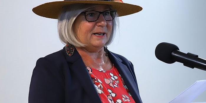 Marita Krist ist Hut-Sammlerin. In Ihrer Rede veranschaulichte sie verschiedene Stationen ihres Werdegangs mit unterschiedlichen Hüten