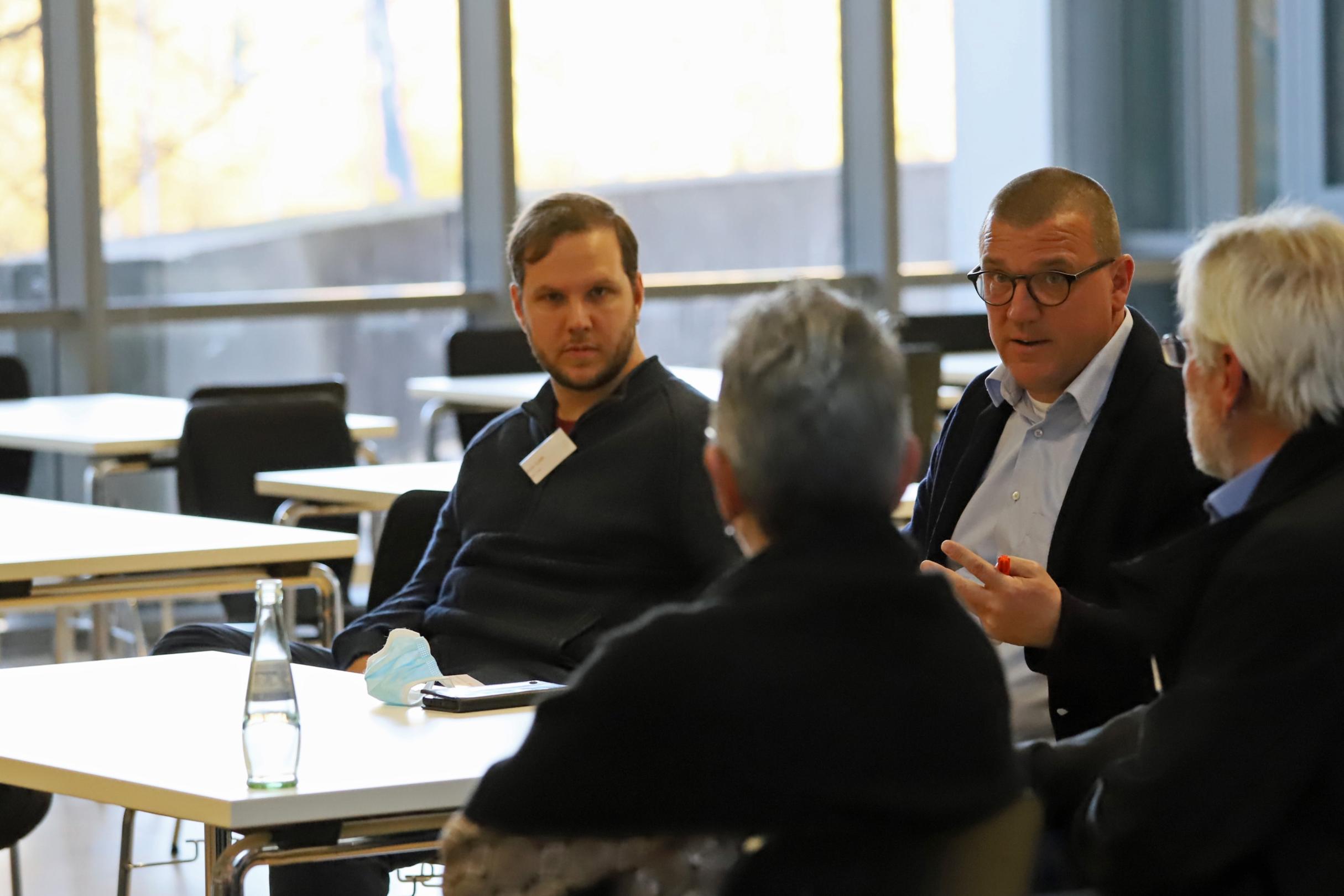 rechts im Bild: Diözesanjugendpfarrer Matthias Struth (Foto: I. Hülpes/Bistum Trier)