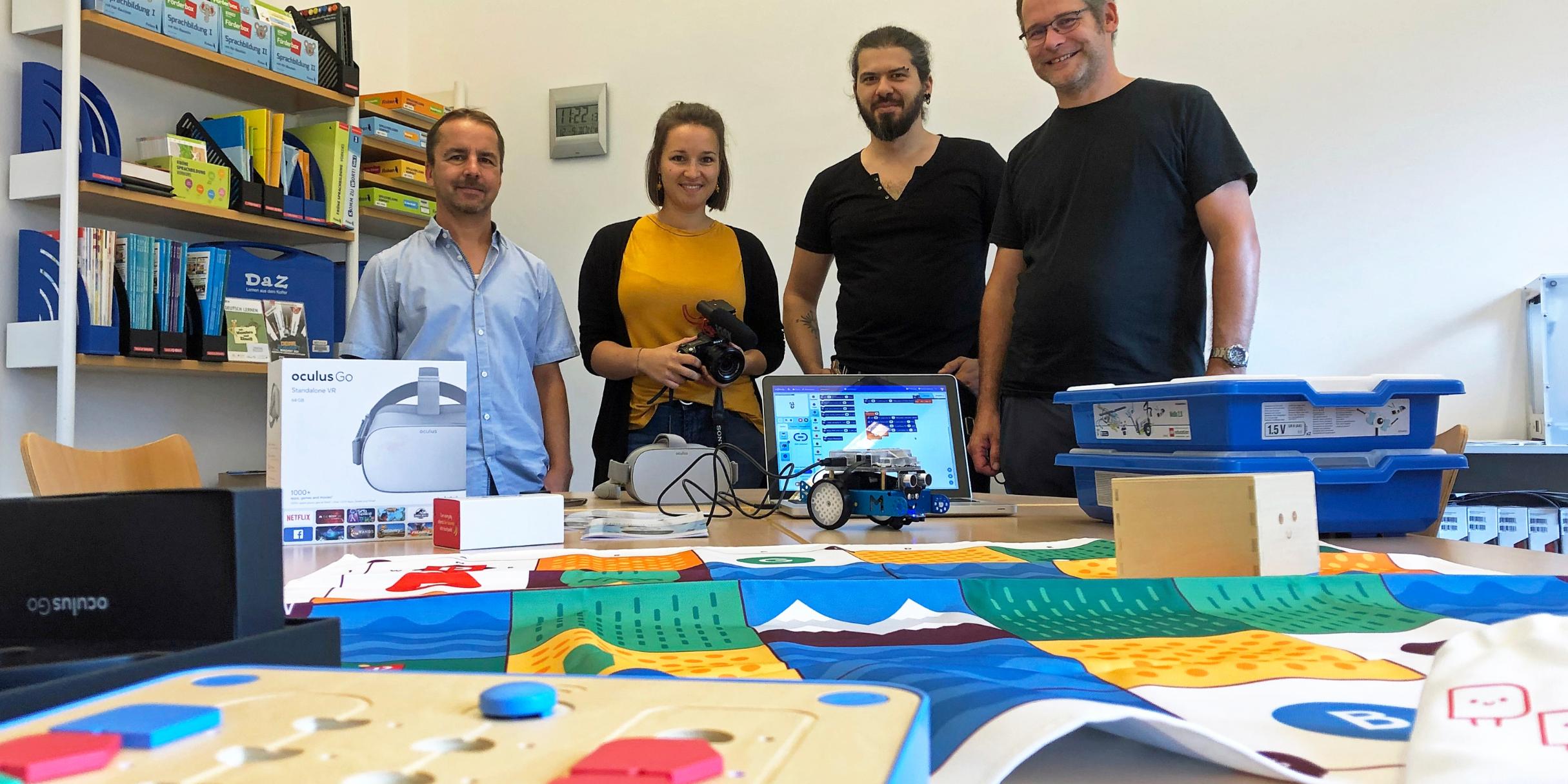 Das Team des Medienladens Trier präsentiert die neuste Digital-Technik: Harald Jacob, Annika Müller, Marius Hött und Thomas Pätz (v.l.n.r.).