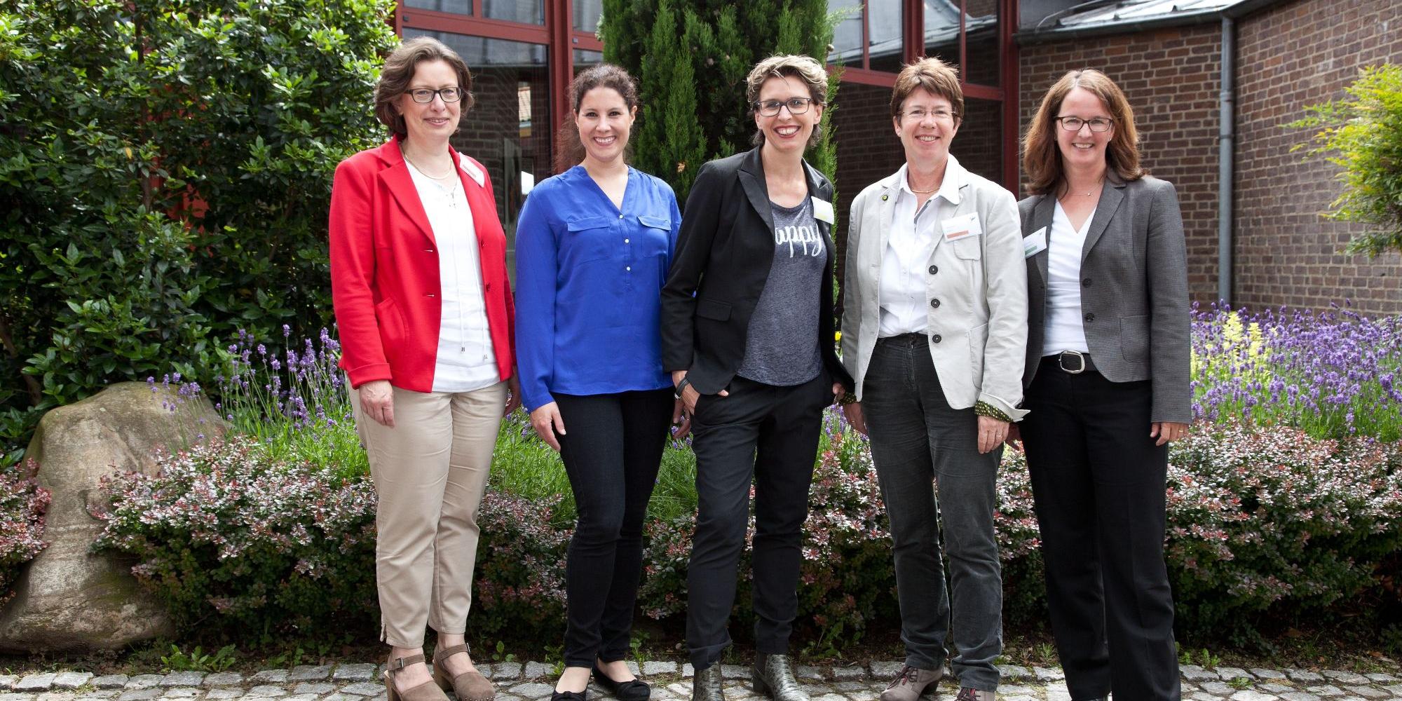 Die Teams aus dem Bistum Trier: Cordula Scheich, Daniela Michels, Eva-Maria Dech und Angela Thelen mit Dr. Yvonne Russell (vlnr) von der Personalentwicklung des Bischöflichen Generalvikariats.