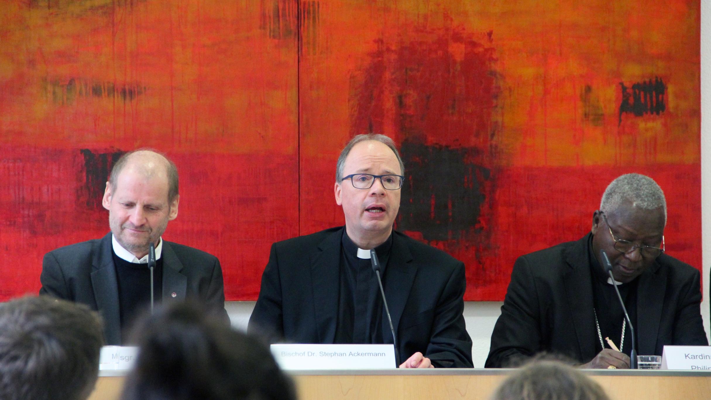 Msgr. Pirmin Spiegel, Bischof Dr. Stephan Ackermann und Kardinal Philippe Ouédraogo