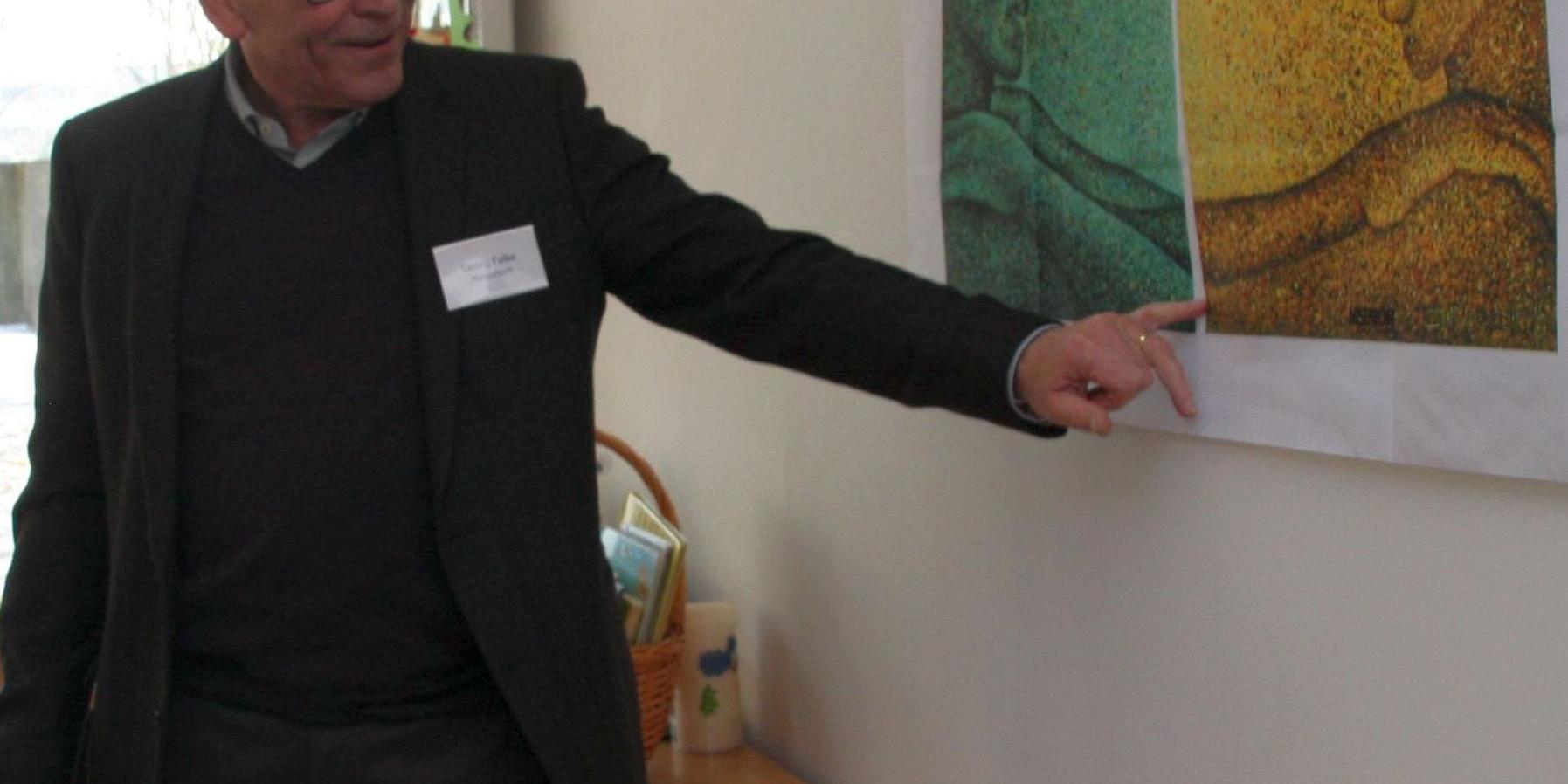 Referent Georg Falke informierte die Teilnehmenden über die Bedeutung des Hungertuchs.