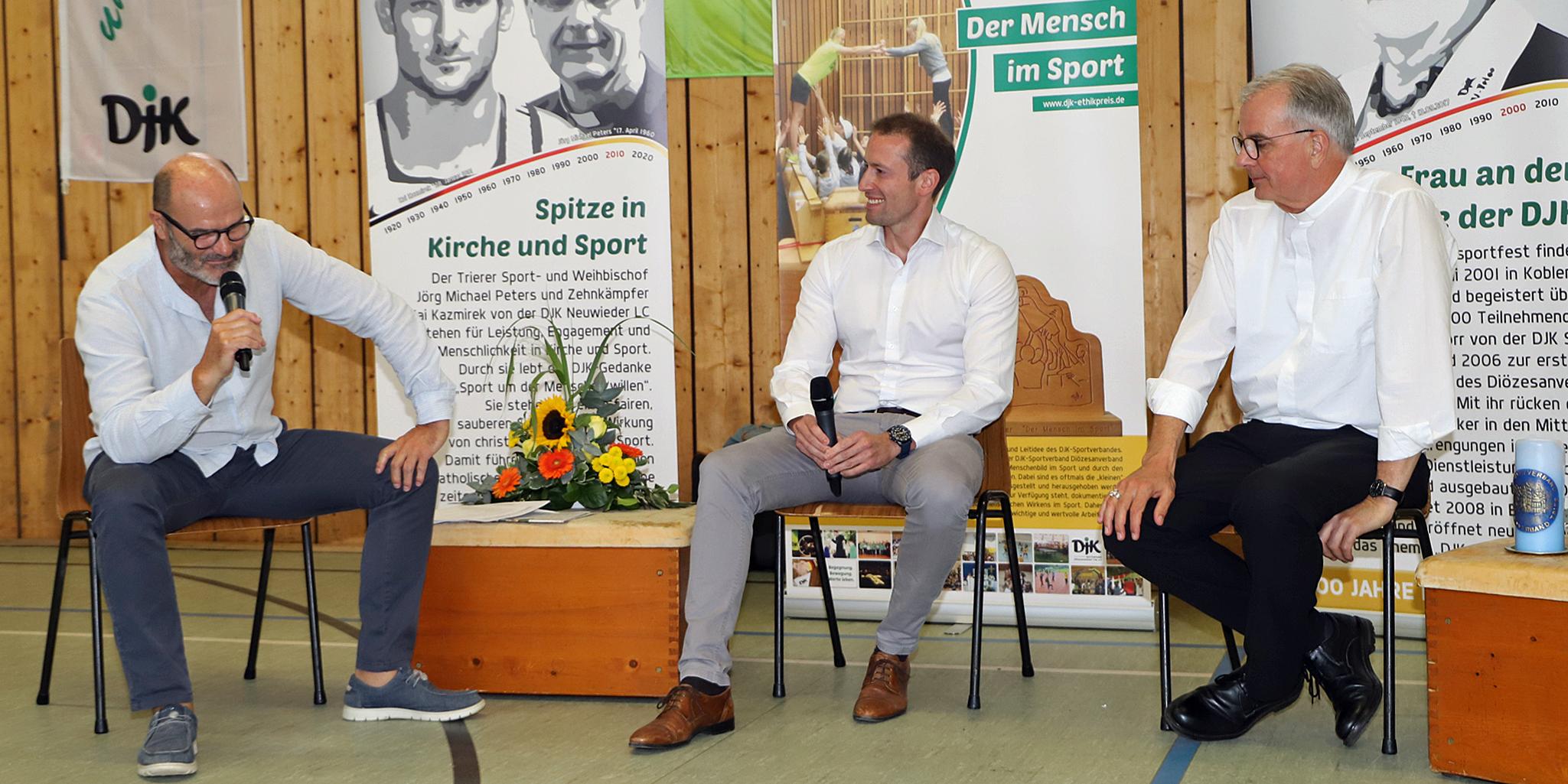 vlnr. DJK-Ehrenpräsident Volker Monnerjahn, DJK-Präsidentschaftskandidat Michael Leyendecker und Weihbischof Jörg Michael Peters (Fotos: DJK-Sportverband)