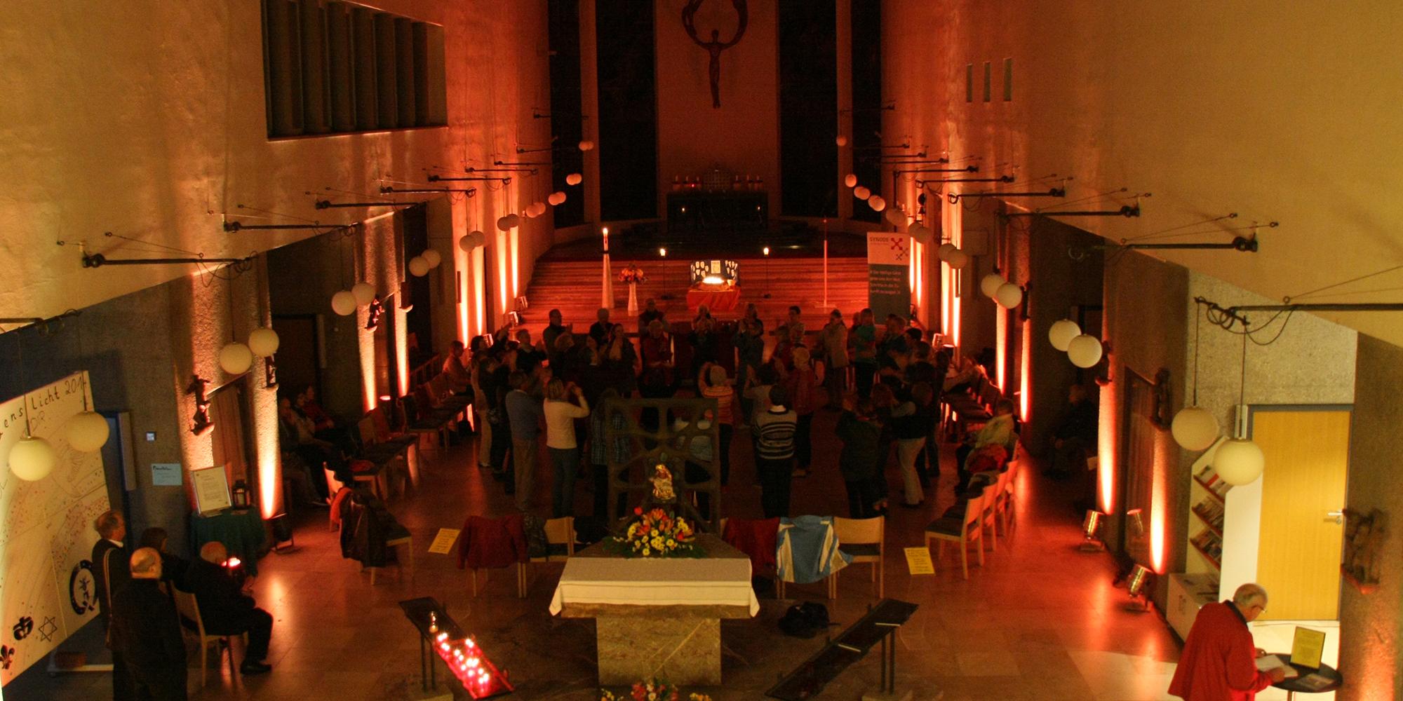Im letzten Jahr lockten die 'Tänze des universellen Friedens' viele Besucherinnen und Besucher in die Citykirche. Nur eines der vielen Angebote während der Nacht der offenen Kirchen.