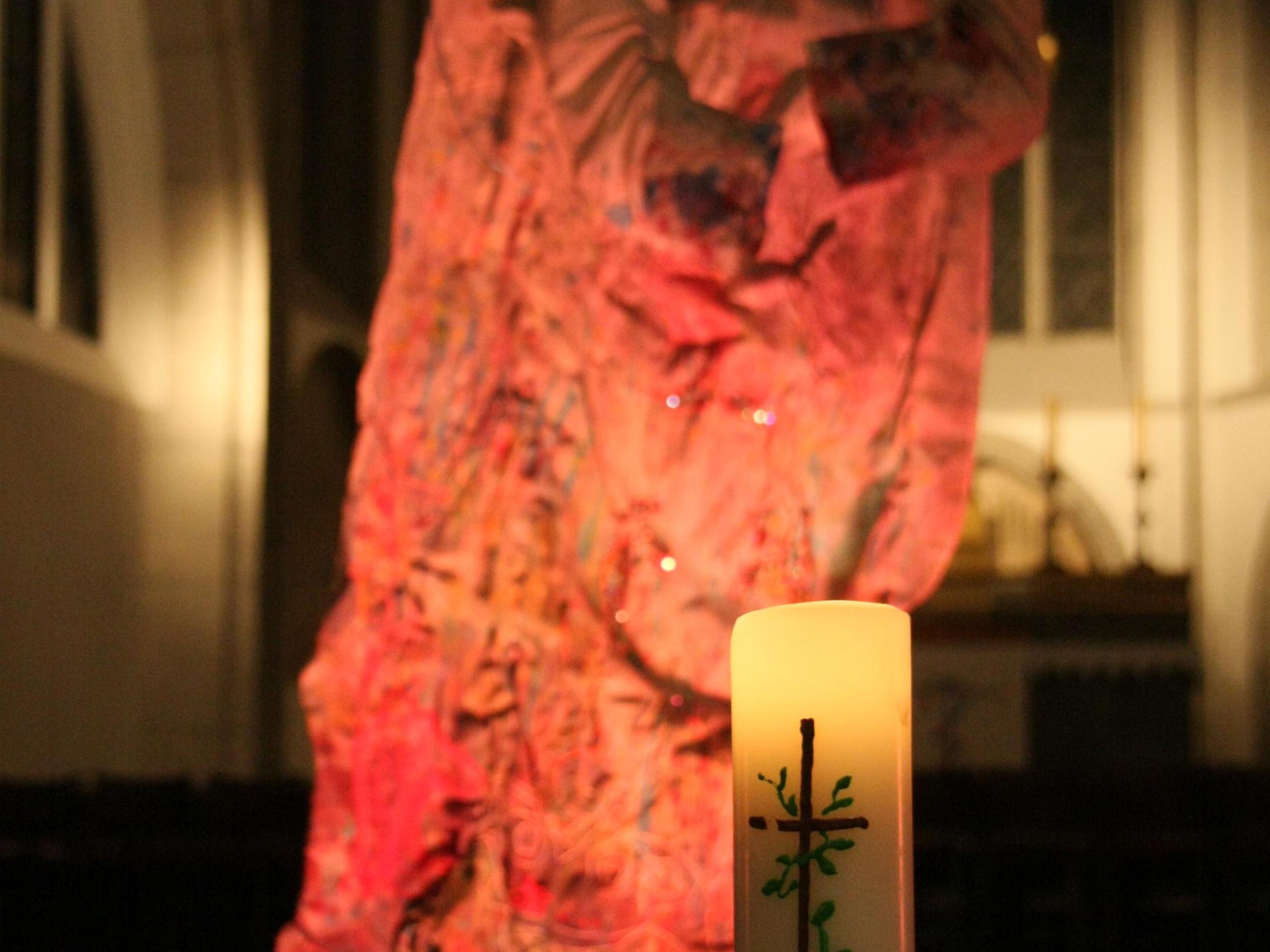Ausstellung 'Mein letztes Hemd' in der Citykirche - Konfrontation mit der eigenen Endlichkeit