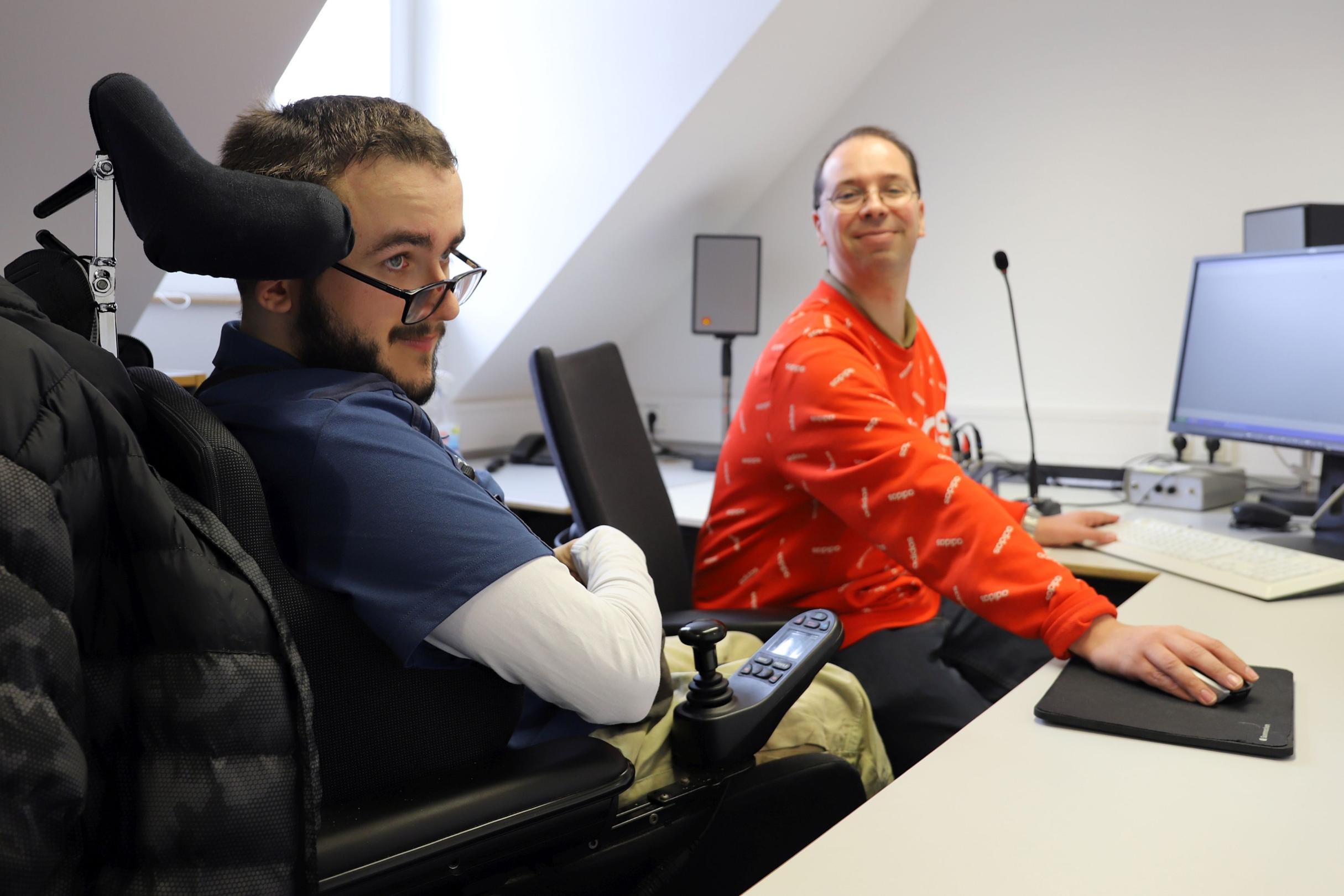 Niklas führt Regie und Steven bedient das Schnittprogramm.