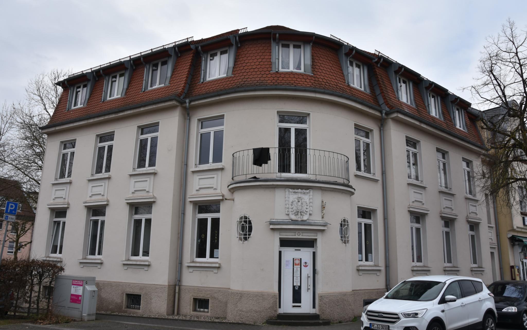 In diesem Gebäude gegenüber des Saarlouiser Hauptbahnhofs sind der Tagestreff und die Notschlafstelle untergebracht. Foto: uk