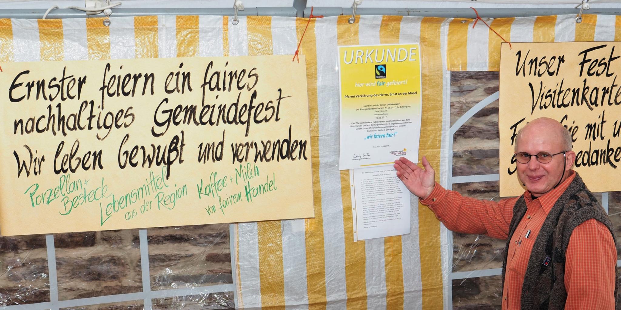 Georg Fleck hat sich dafür eingesetzt, dass die Kriterien für ein nachhaltiges Fest erfüllt werden. Die Diözesanstelleg Weltkirche im Bistum bestätigt das Engagement der Pfarrei mit einer Urkunde.