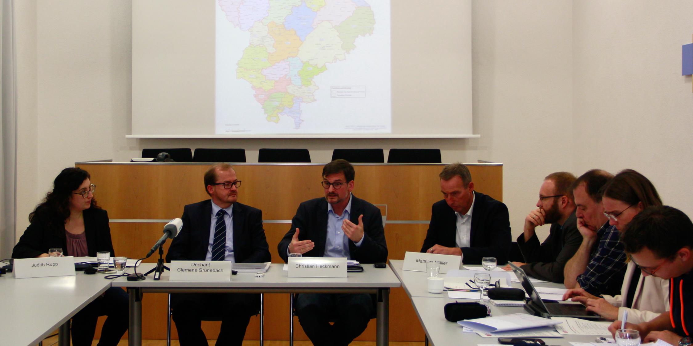 Bei einer Pressekonferenz wurde der zweite Entwurf zur Raumgliederung vorgestellt.