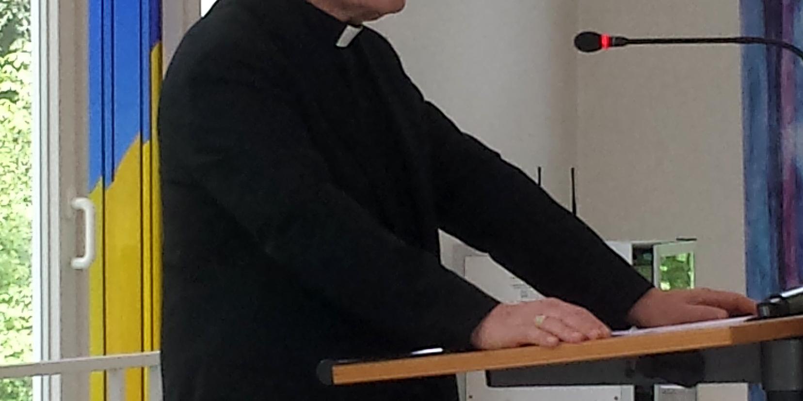 Kardinal Kasper plädierte in seiner Festrede für einen lebendigen Glauben, der als Geschenk weitergegeben werden solle. Glaube solle kein Joch für die Menschen sein, sondern Licht und Freude.