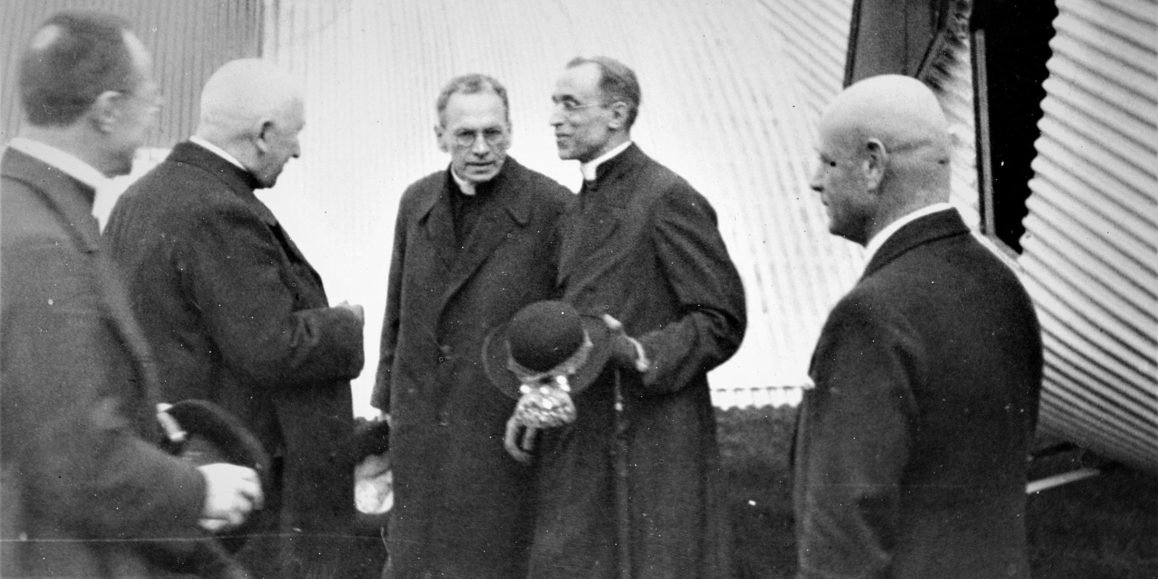 Pacelli und Kaas in Trier 1927 auf dem Eurener Flugfeld; Quelle: Bistumsarchiv