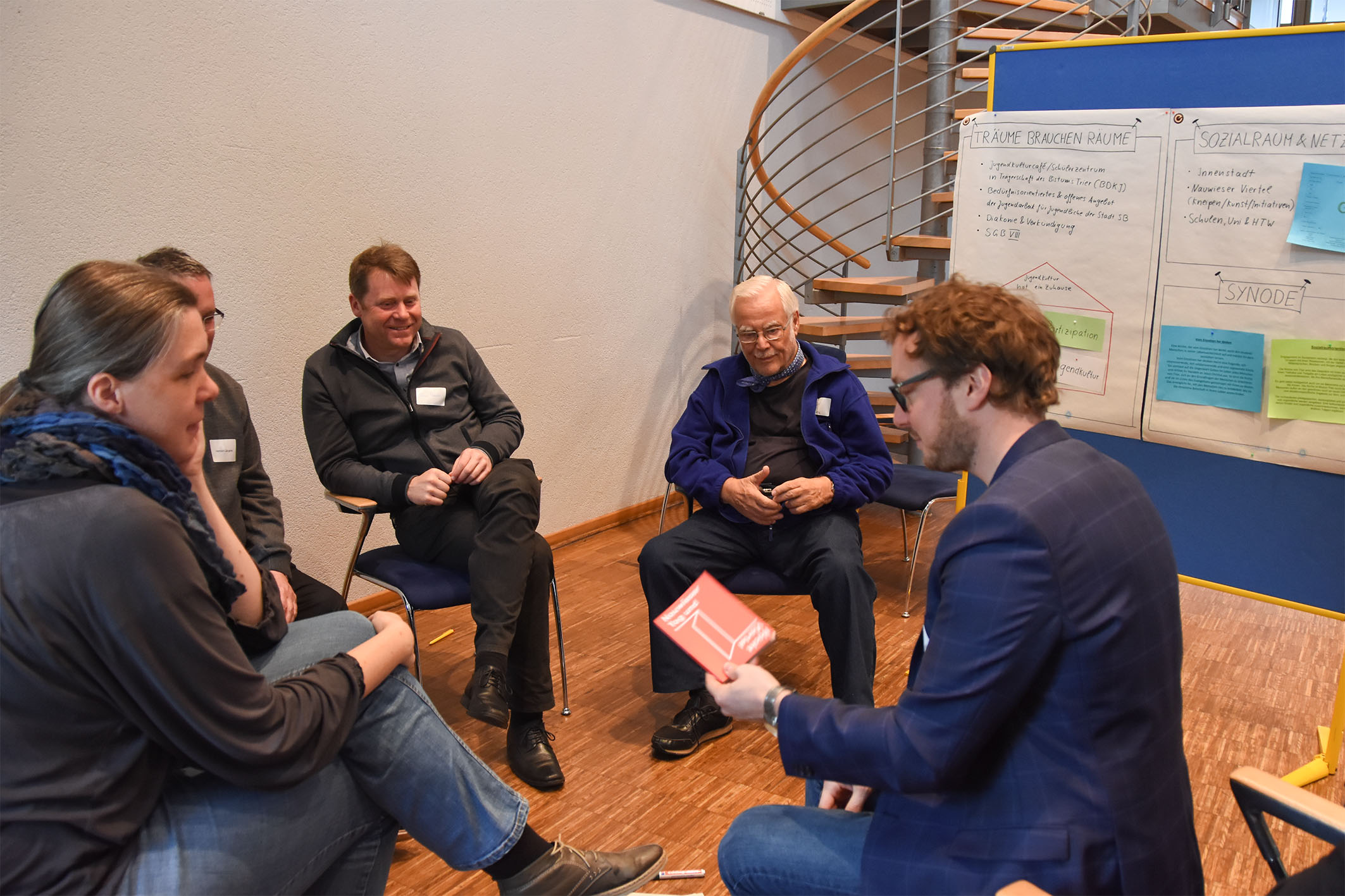 Maximilian Schmitt (r.) stellte das Café Exodus vor.
