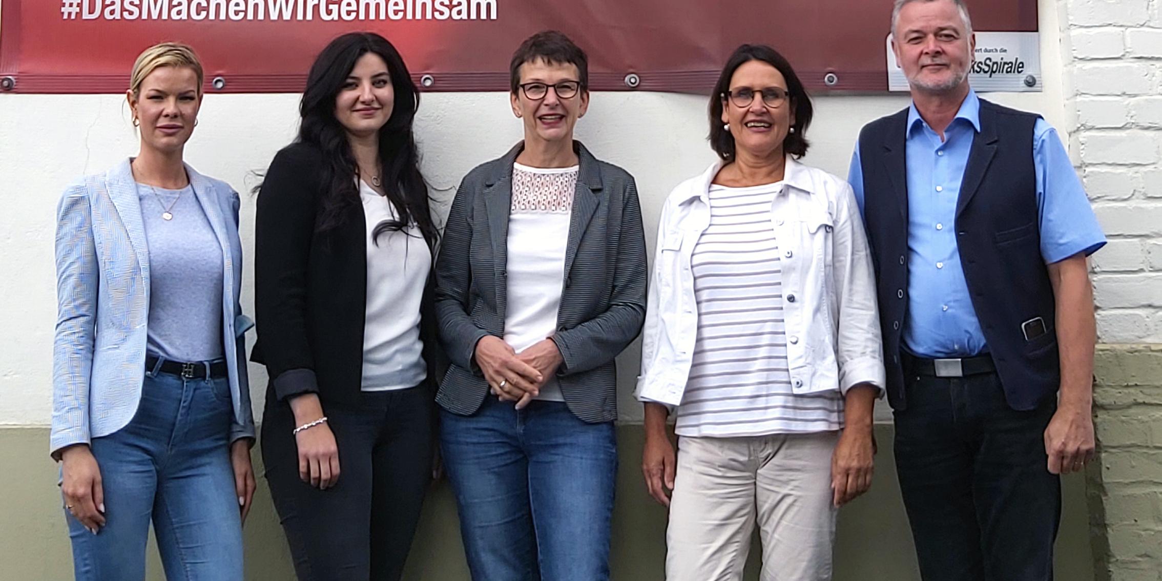 Das Team vom Perspektivenbüro, in der Mitte Andrea Steyven, Geschäftsführerin der Aktion Arbeit (Foto: privat)