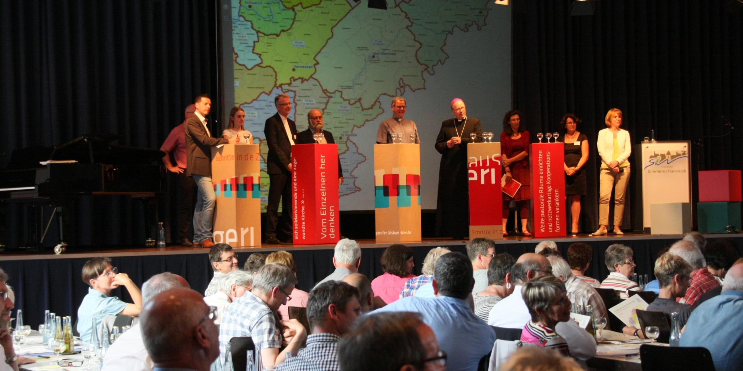 Die Podiumsmitglieder stellten sich den Fragen der Teilnehmer