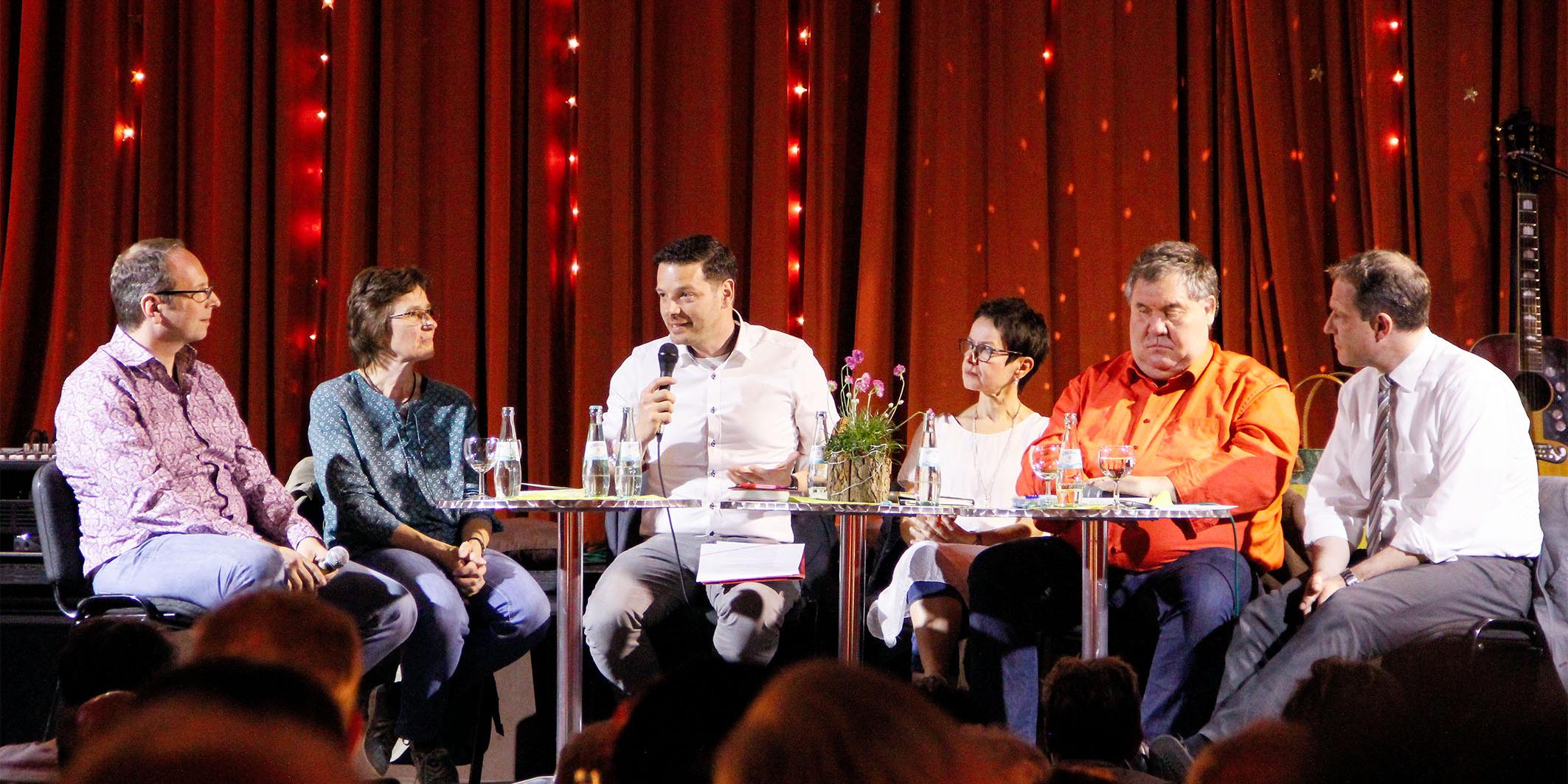 v.l. Juri Czyborra, Birgit Rünz, Dr. Thorsten Hoffmann, Oranna Kasper, Adam Schmitz, Prof. Dr. Hans-Georg Gradl