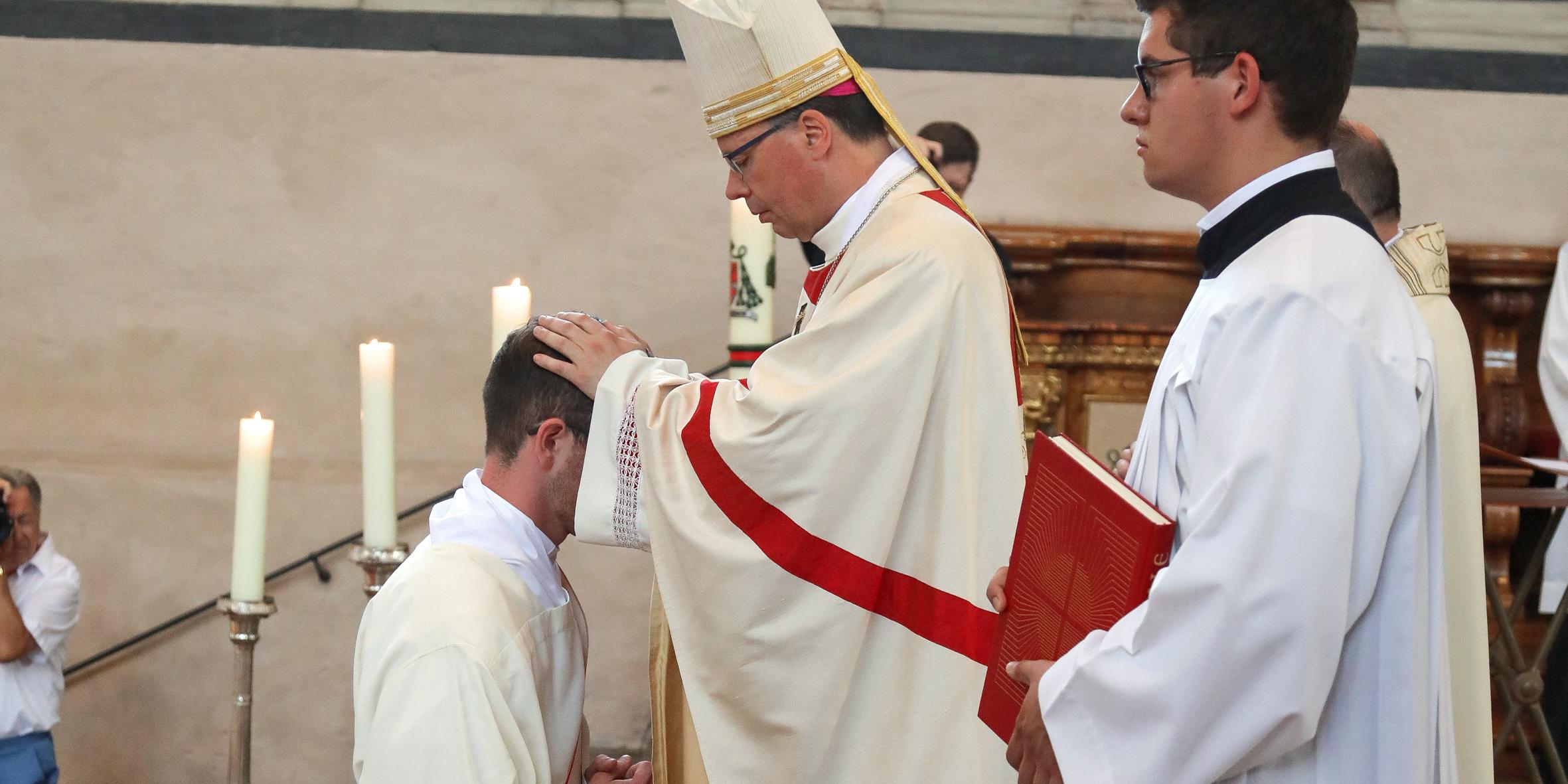 Bischof Ackermann wird in diesem Jahr sechs Männer zu Priestern, und fünf Männer zu Diakonen weihen. (Foto: Thewalt 2017)