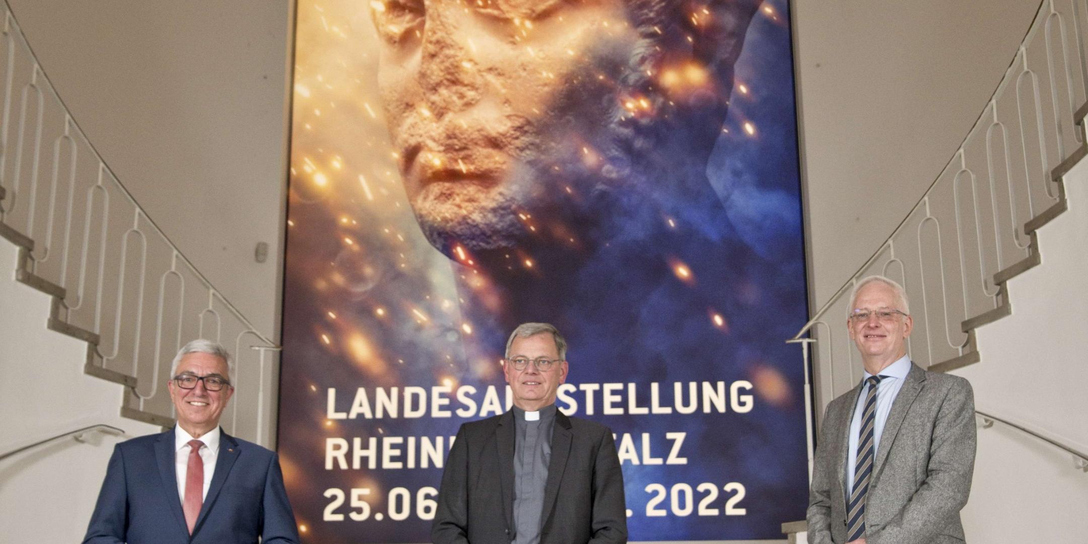 BU: (V.l.n.r.) Minister Roger Lewentz, Generalvikar Dr. Ulrich Graf von Plettenberg und Oberbürgermeister Wolfram Leibe. (Bild: Rheinisches Landesmuseum/Thomas Zühmer)