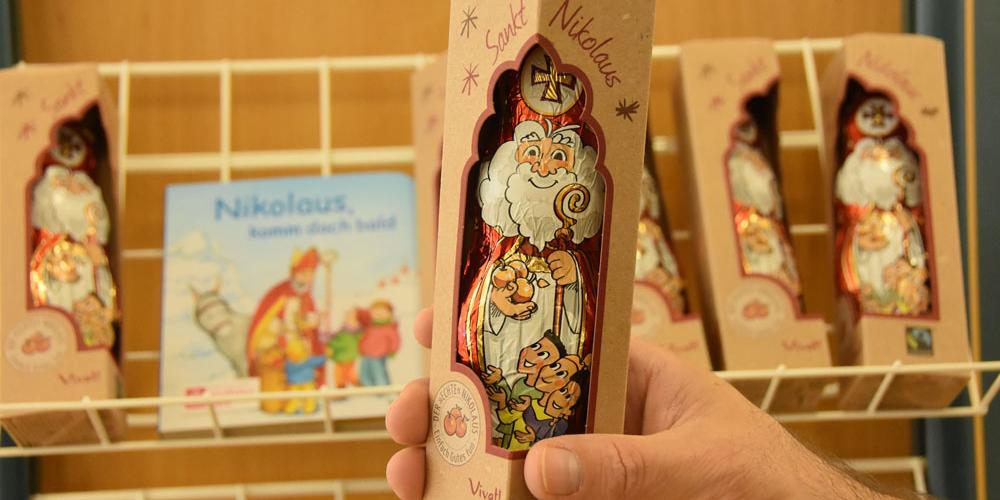 Der Schokoladen-Nikolaus ist in einer schönen Geschenkverpackung erhältlich