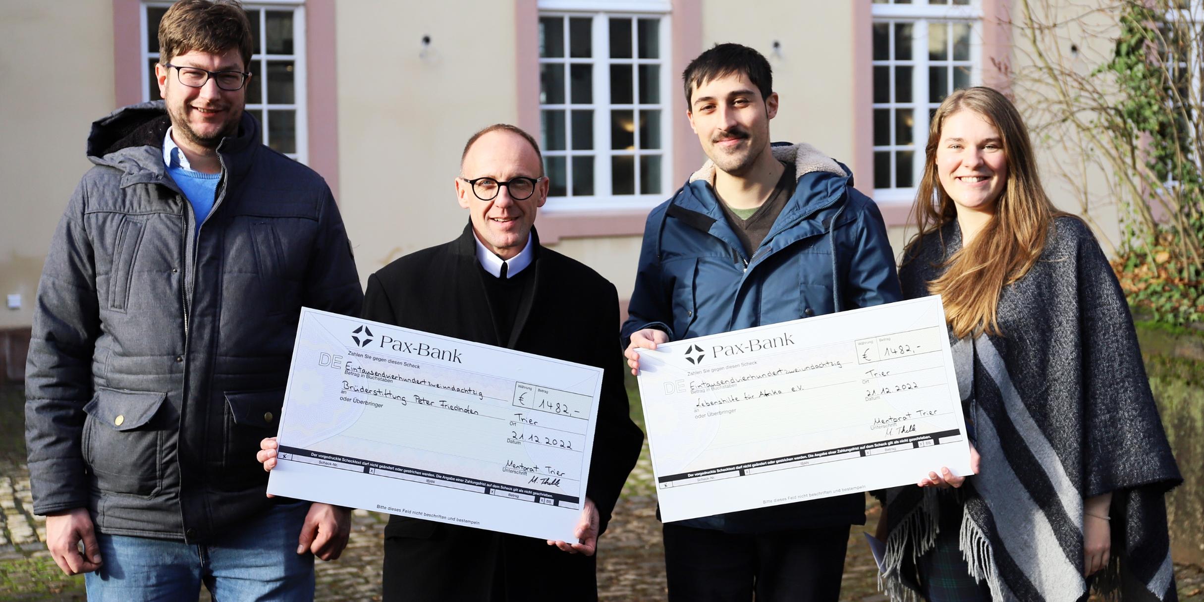 V.l.n.r. Christian Zoller, Bruder Antonius Joos, Jannik Kiesgen und Daniela Süß (Foto: Inge Hülpes/Bistum Trier)